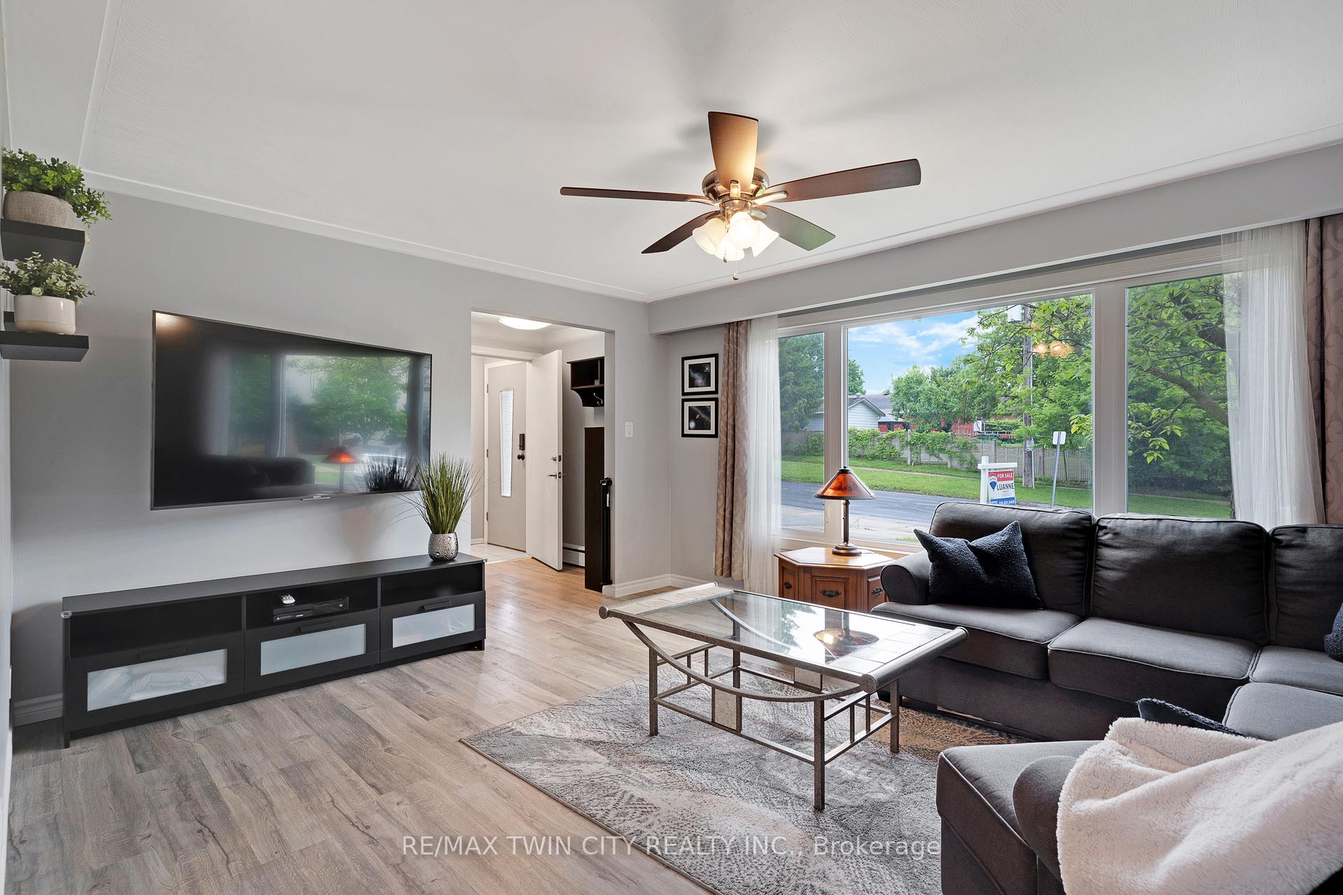 Photo 3 of 92 Kenwood Drive, Kitchener — HOMEH