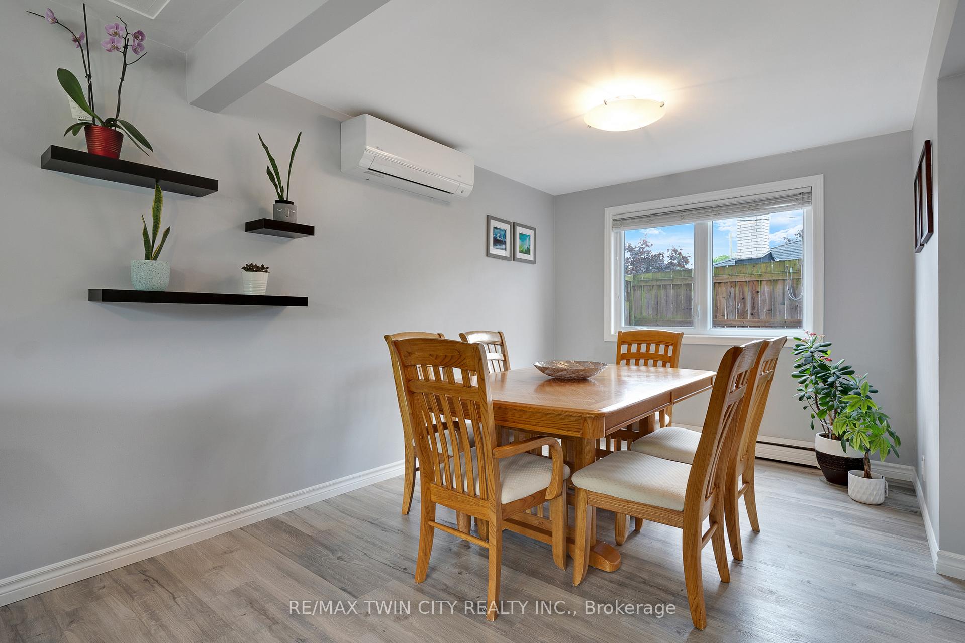 Photo 5 of 92 Kenwood Drive, Kitchener — HOMEH