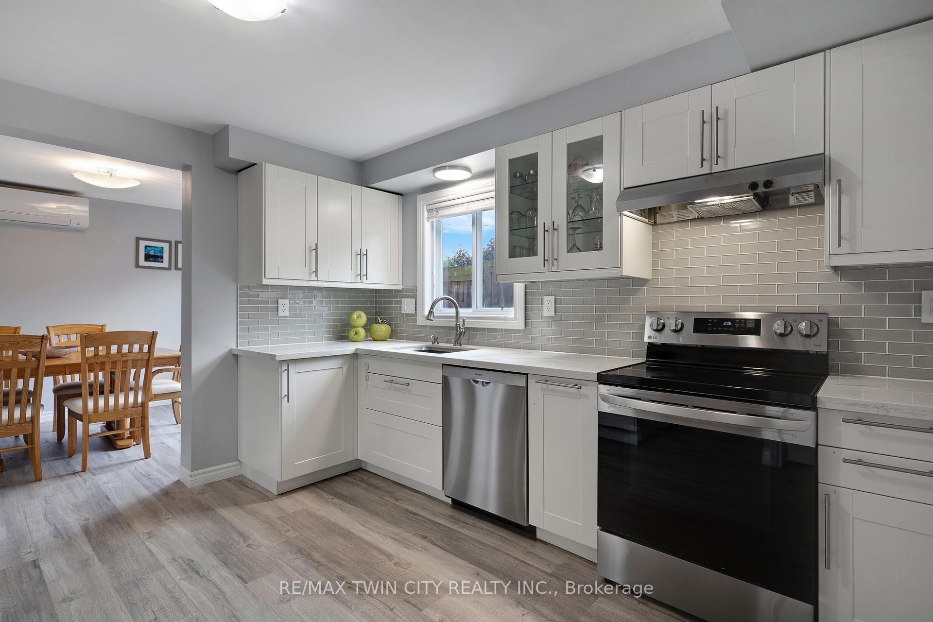 Photo 8 of 92 Kenwood Drive, Kitchener — HOMEH