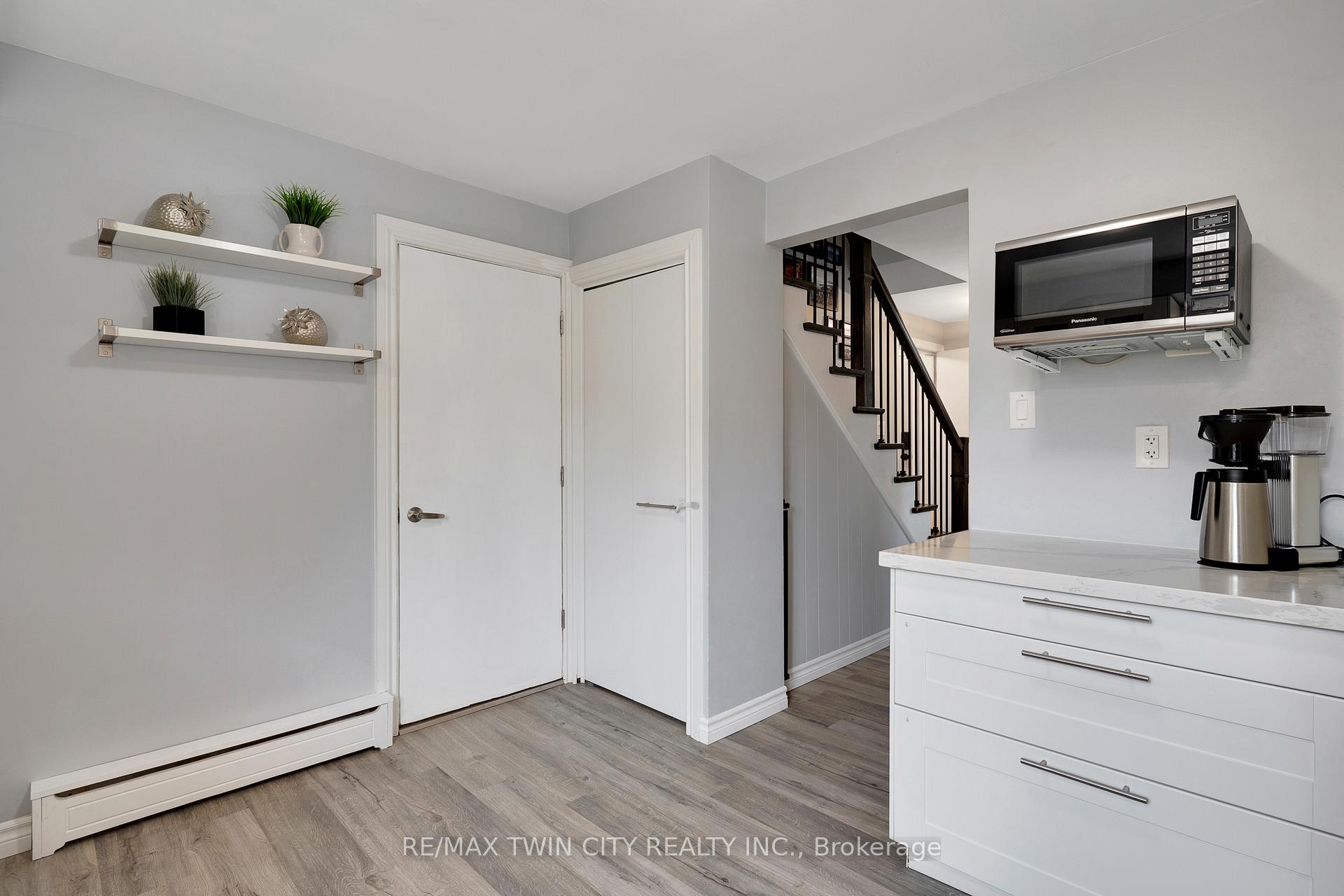 Photo 10 of 92 Kenwood Drive, Kitchener — HOMEH