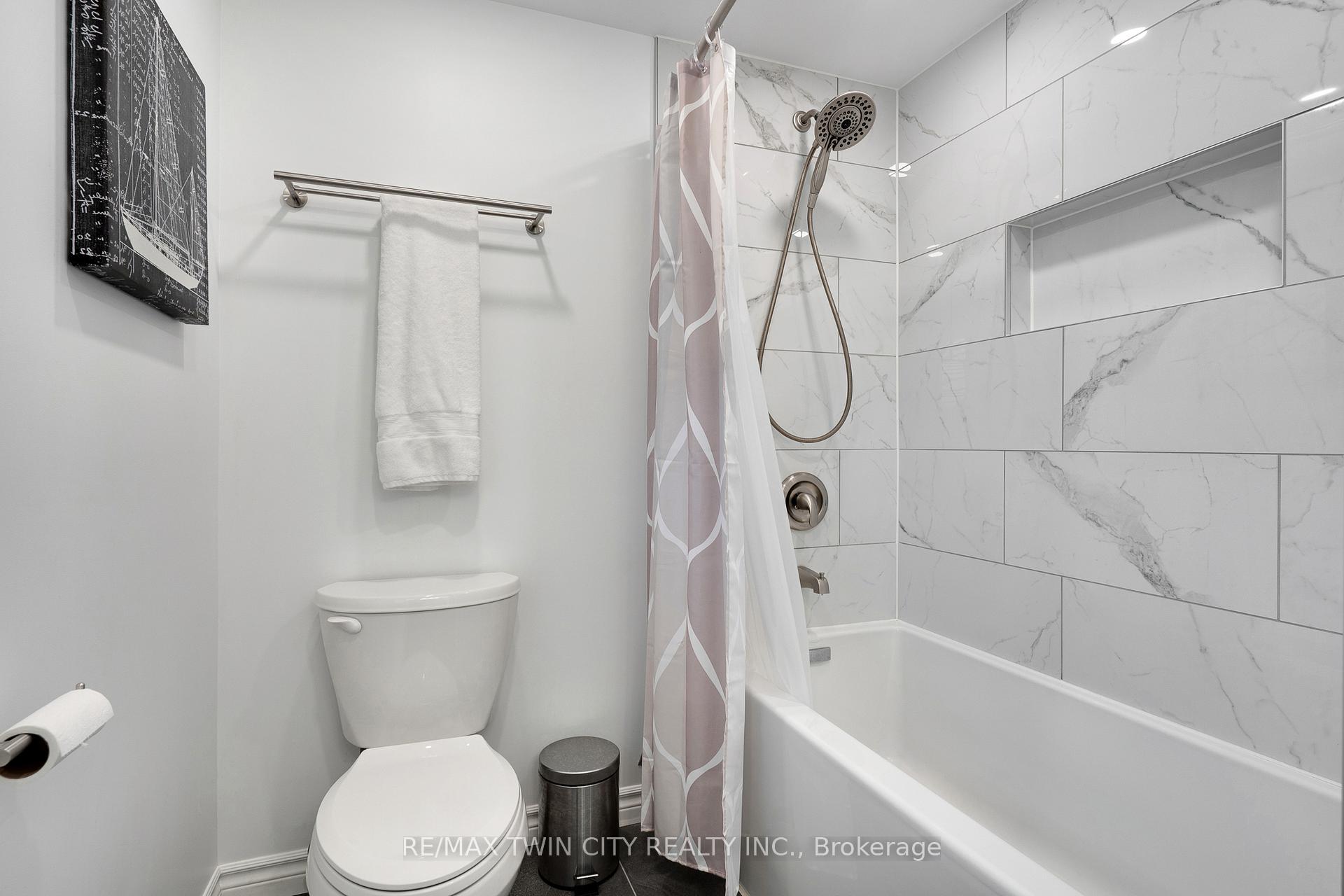 Photo 18 of 92 Kenwood Drive, Kitchener — HOMEH