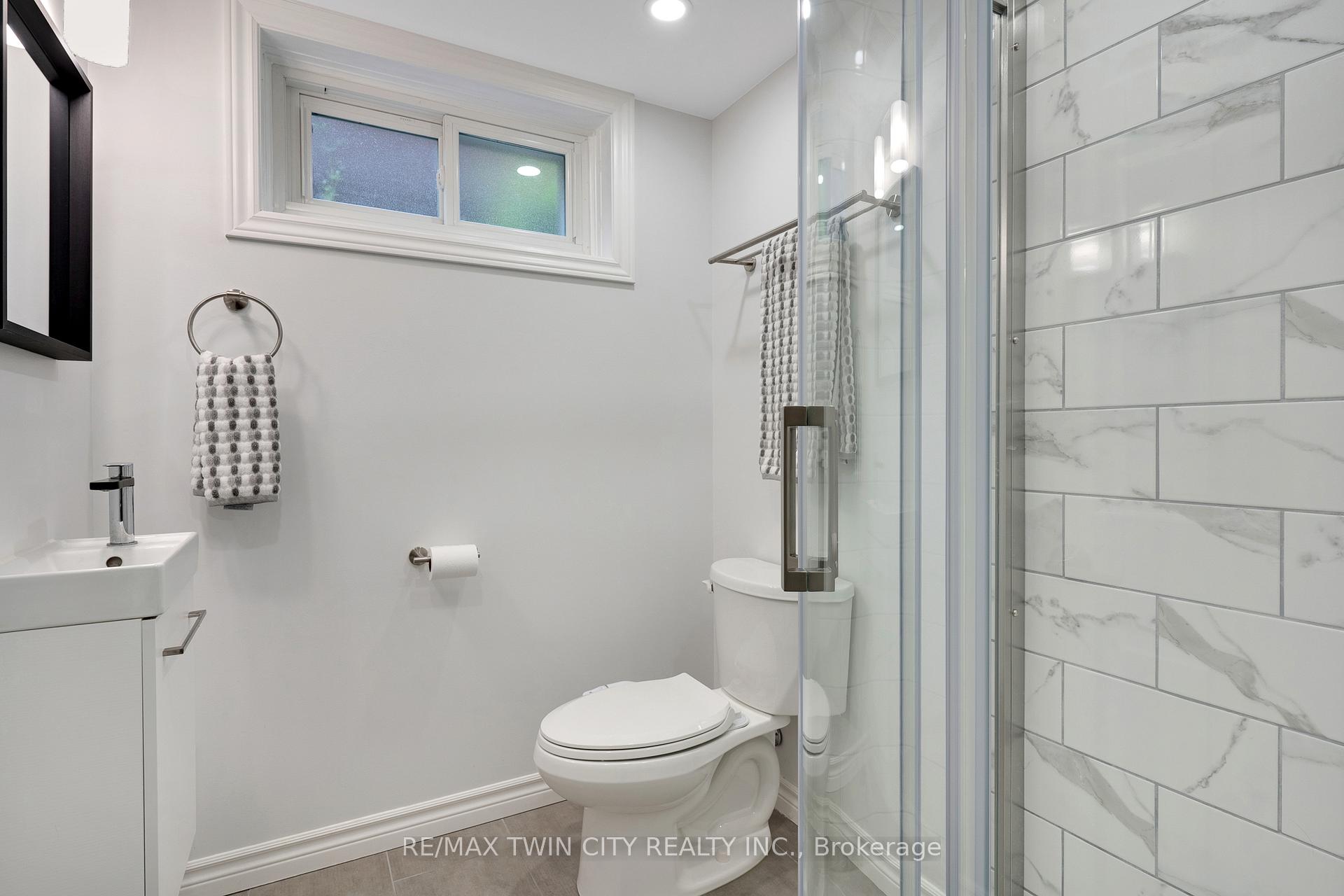 Photo 19 of 92 Kenwood Drive, Kitchener — HOMEH