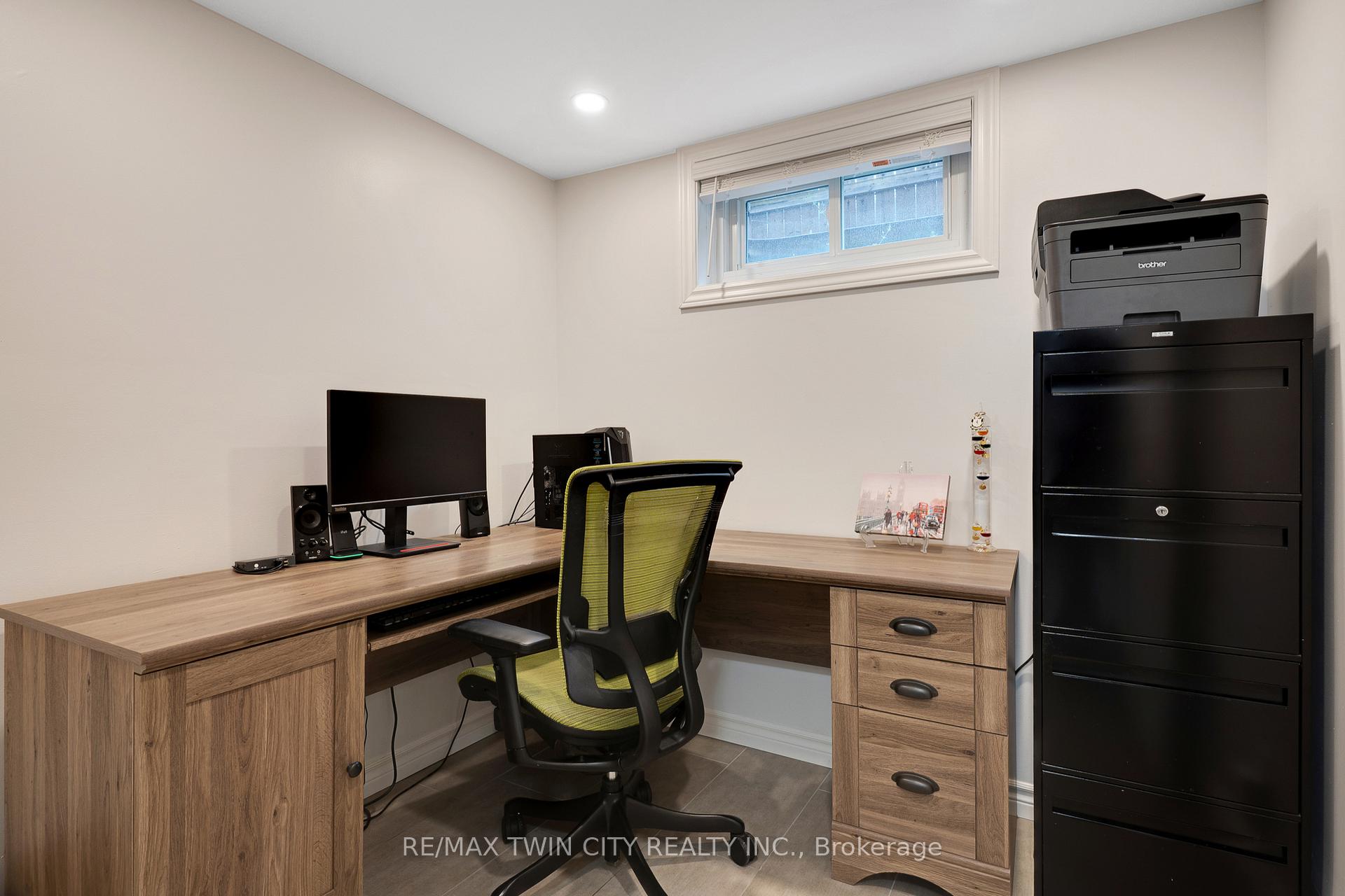 Photo 20 of 92 Kenwood Drive, Kitchener — HOMEH