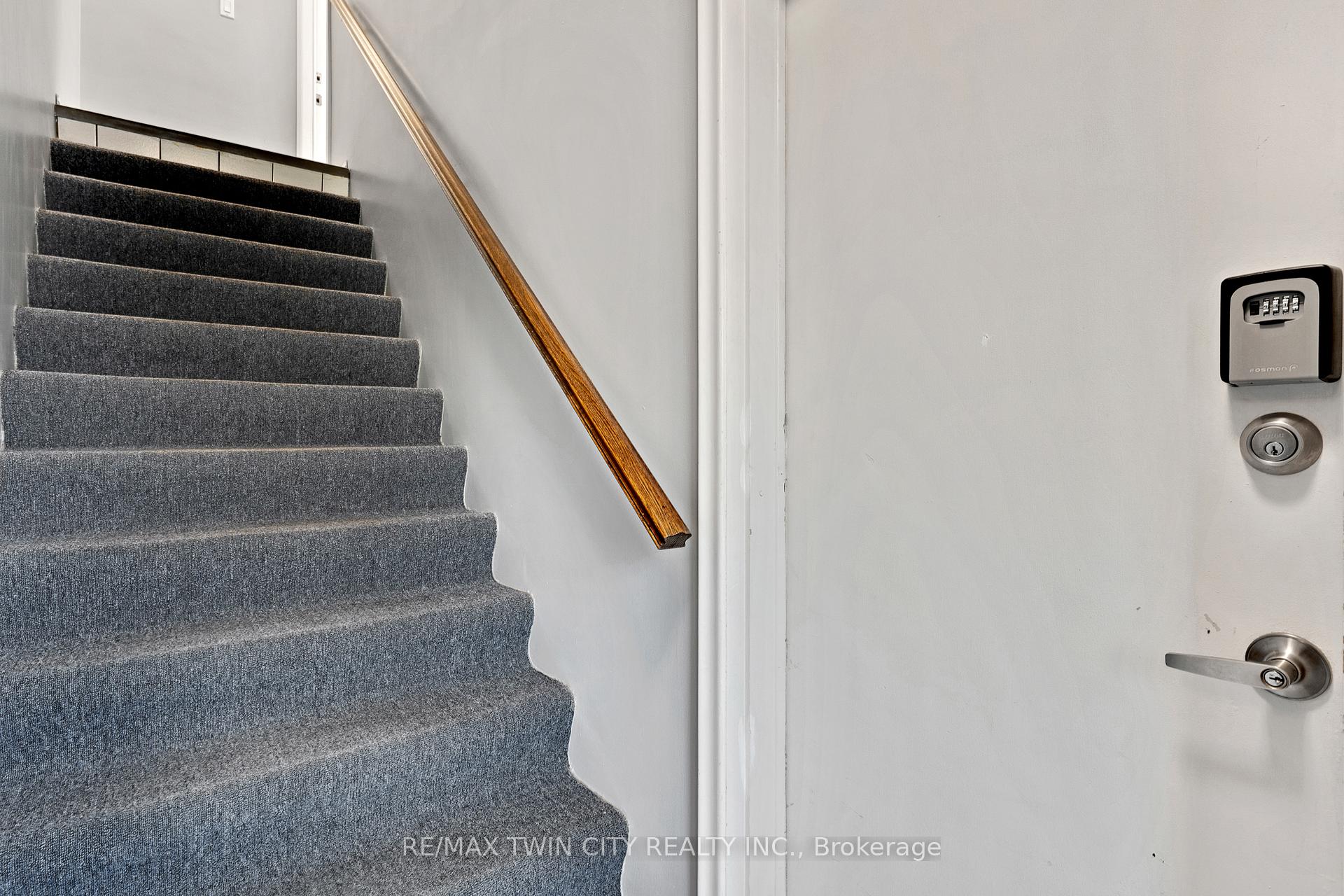 Photo 23 of 92 Kenwood Drive, Kitchener — HOMEH