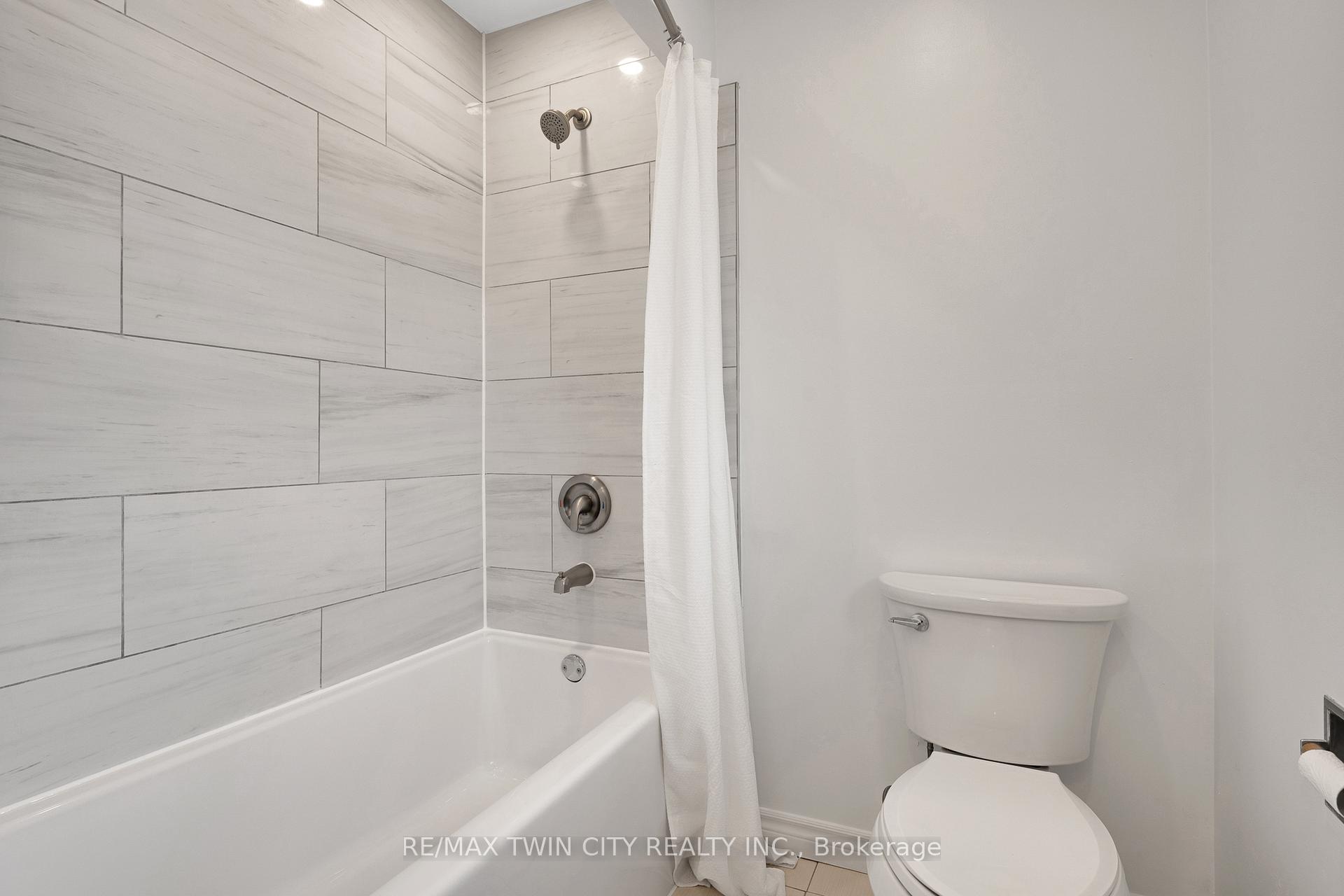Photo 25 of 92 Kenwood Drive, Kitchener — HOMEH