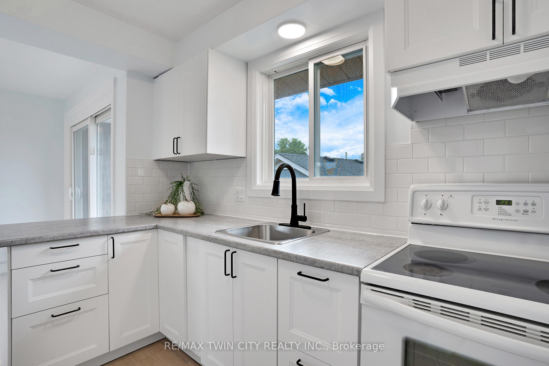 Photo 30 of 92 Kenwood Drive, Kitchener — HOMEH