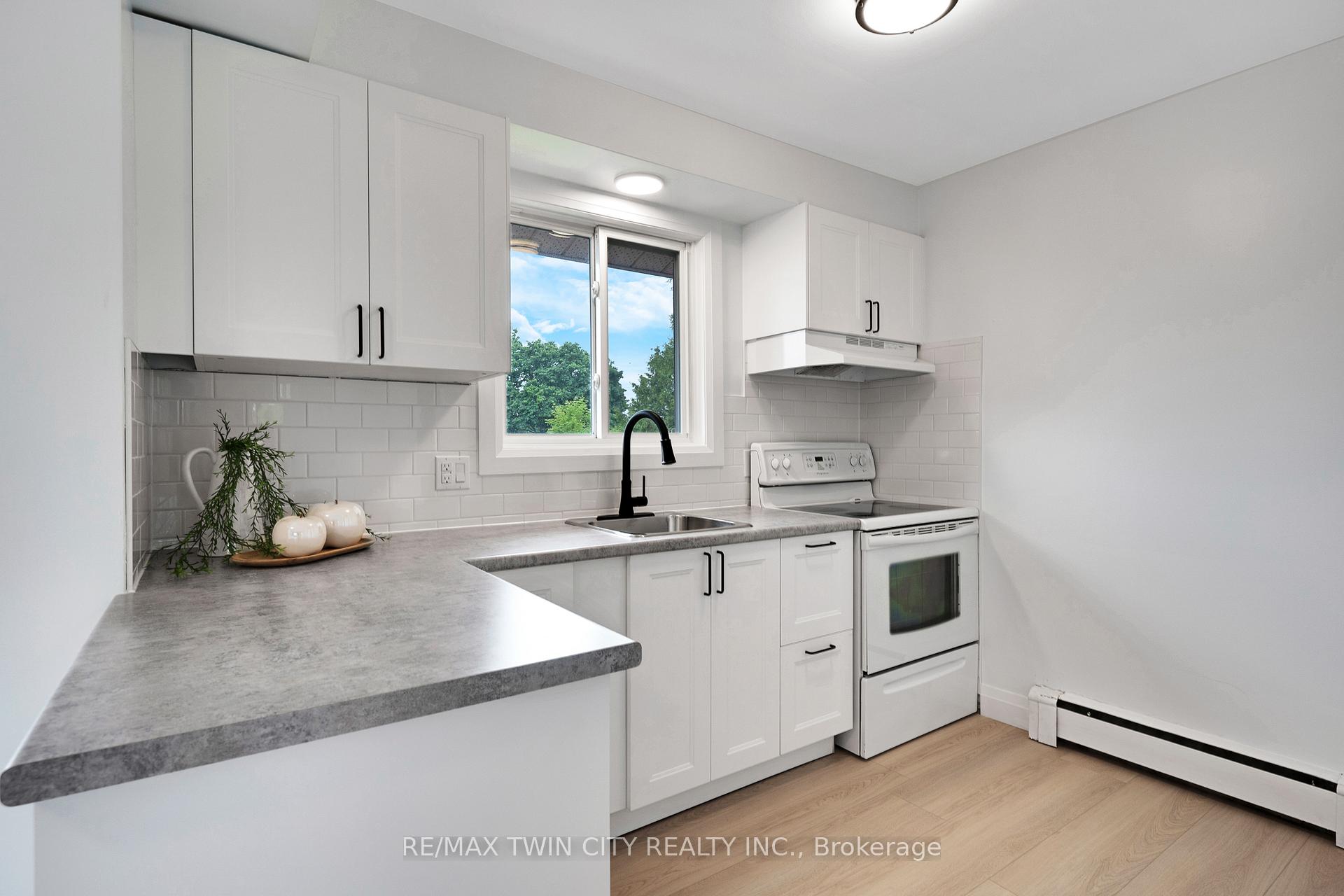 Photo 32 of 92 Kenwood Drive, Kitchener — HOMEH