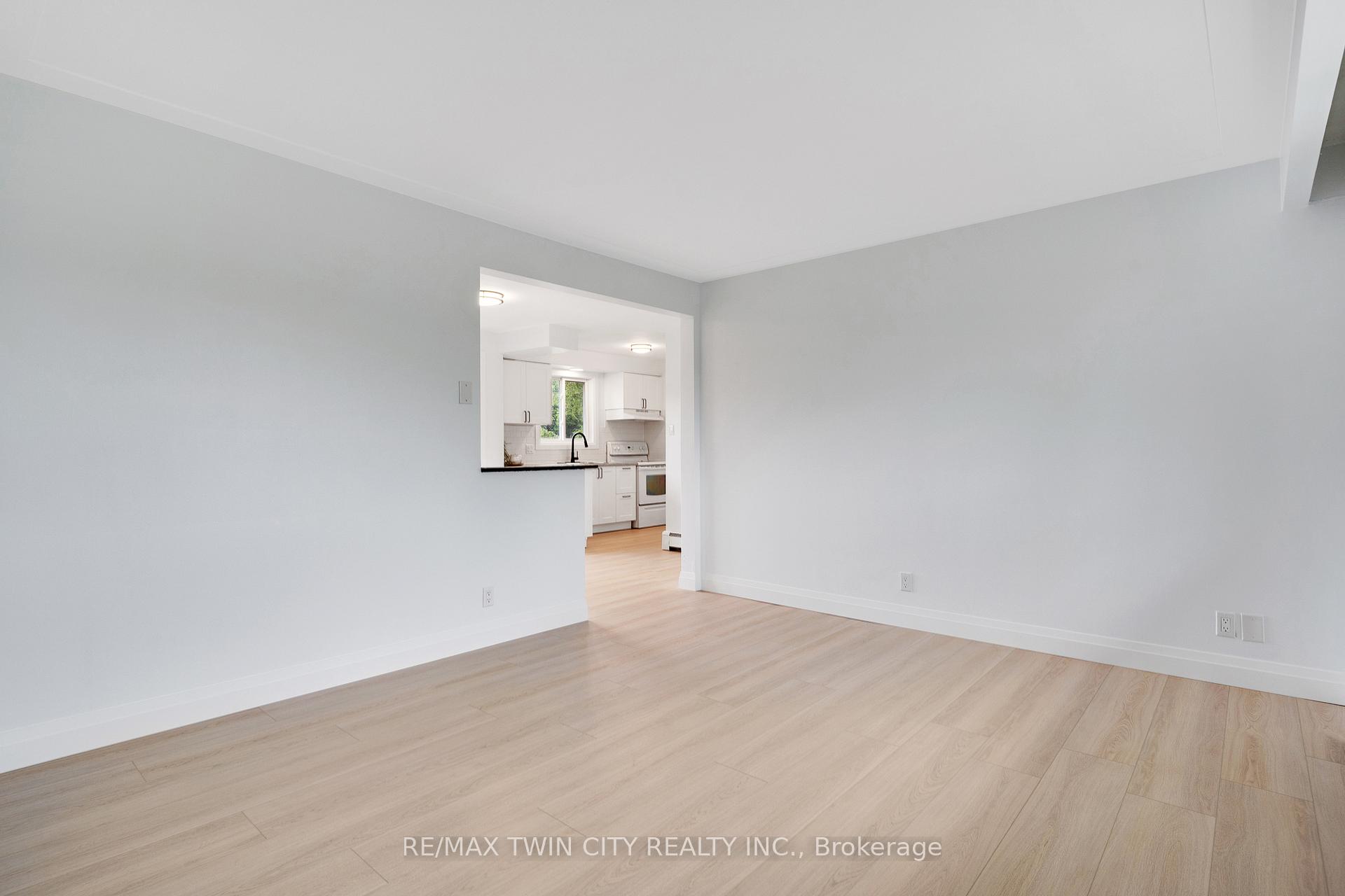 Photo 34 of 92 Kenwood Drive, Kitchener — HOMEH