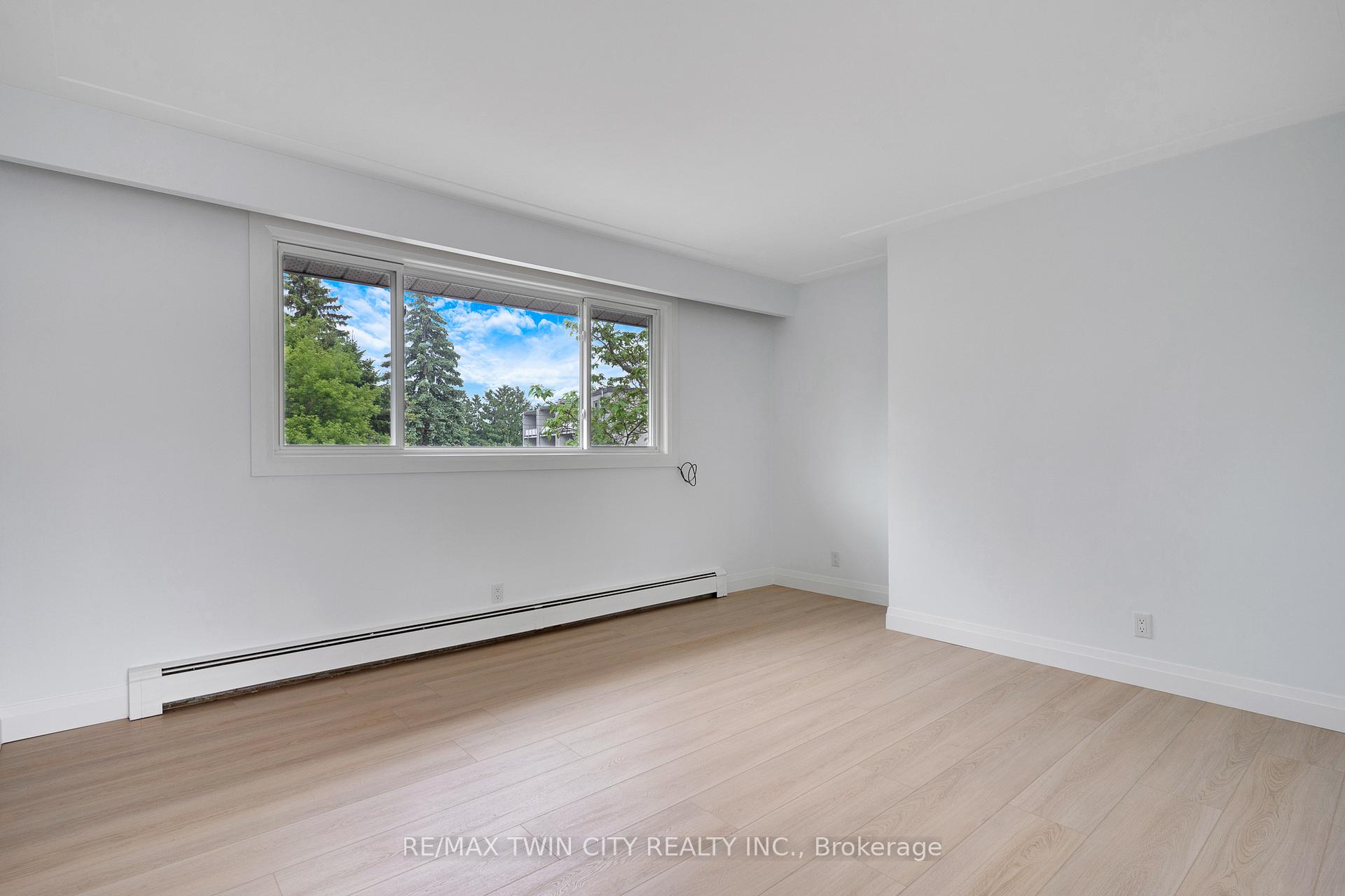 Photo 35 of 92 Kenwood Drive, Kitchener — HOMEH