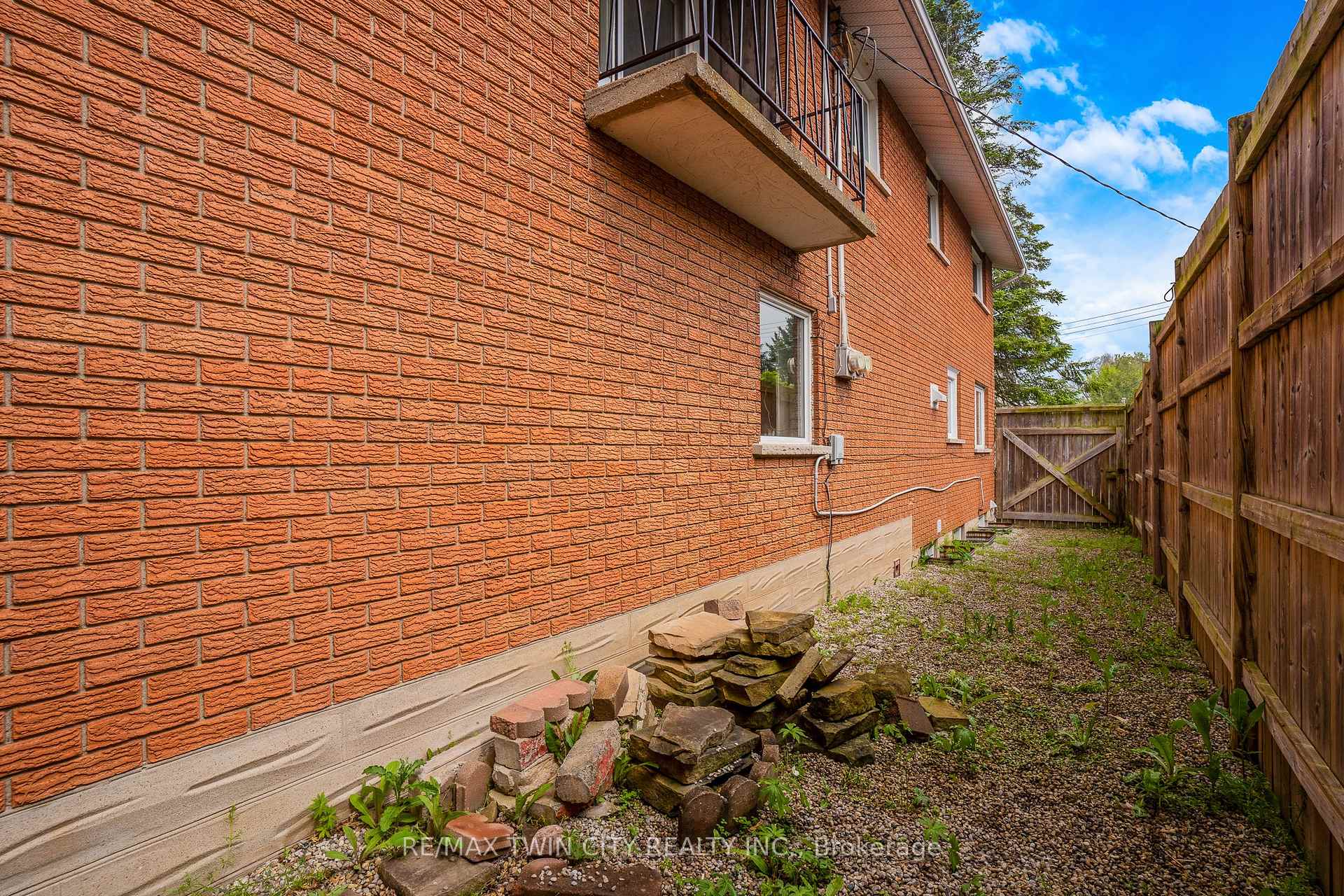 Photo 38 of 92 Kenwood Drive, Kitchener — HOMEH