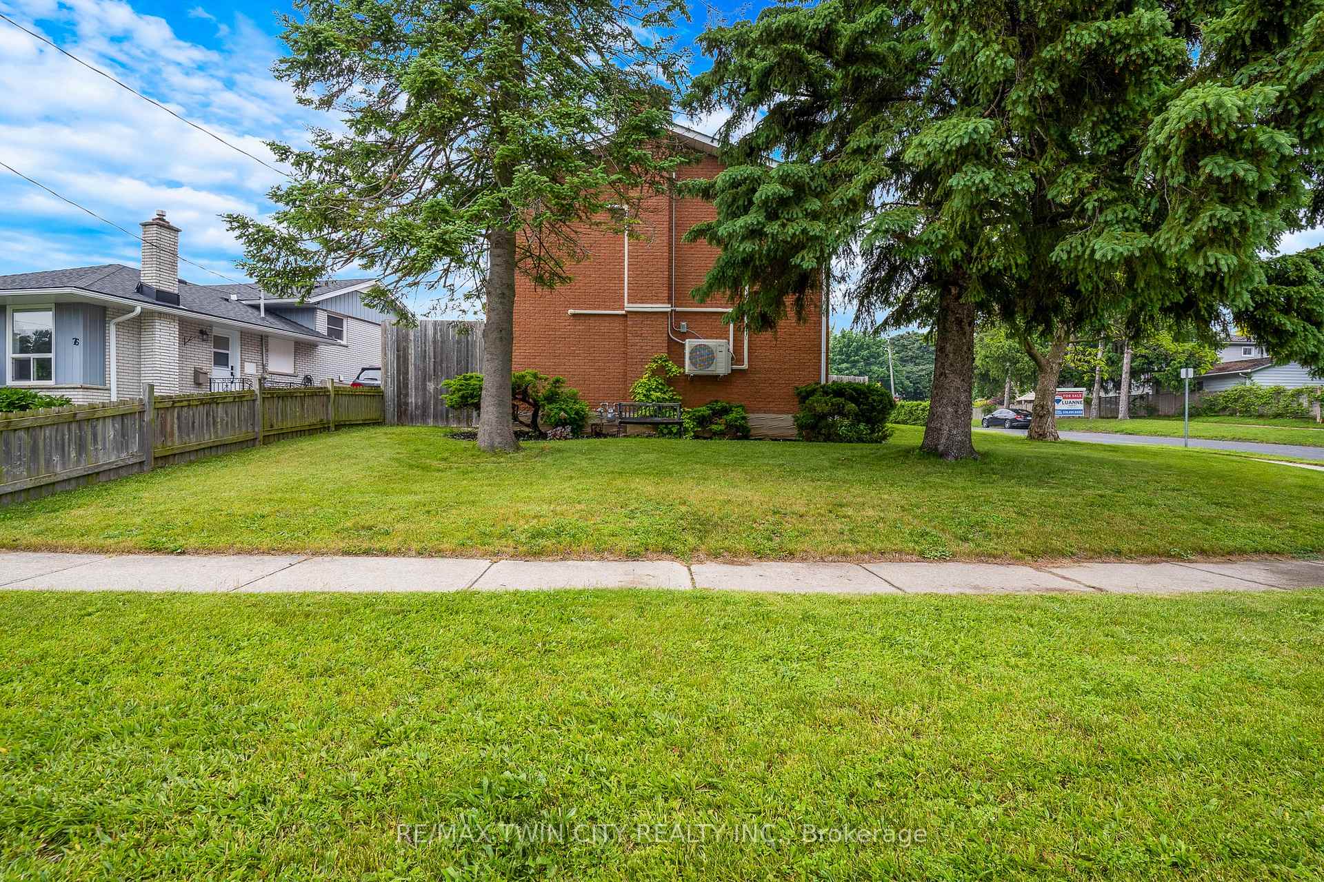 Photo 40 of 92 Kenwood Drive, Kitchener — HOMEH