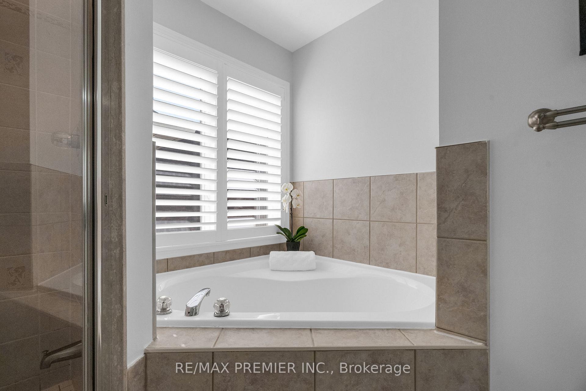Photo 33 of 920 McDuffe Crescent, Milton, Beaty — HOMEH