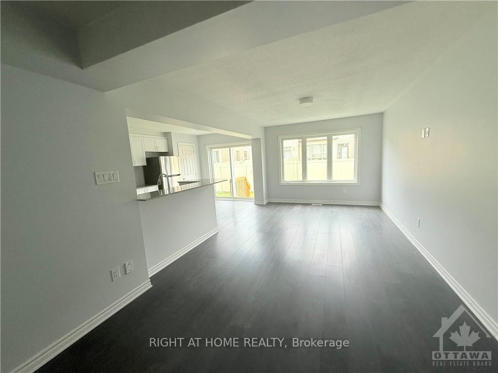 Photo 4 of 106 Lanceleaf Way, Ottawa, Kanata - Emerald Meadows/Trailwest — HOMEH