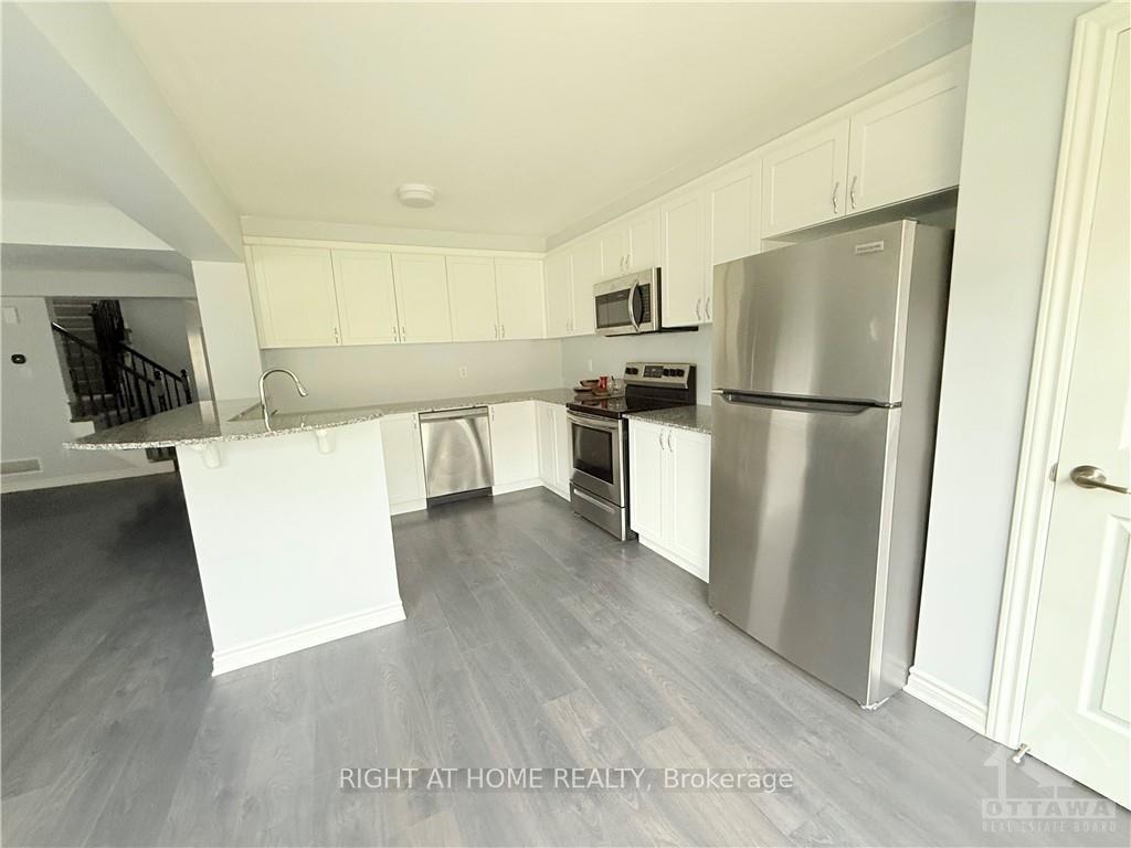 Photo 7 of 106 Lanceleaf Way, Ottawa, Kanata - Emerald Meadows/Trailwest — HOMEH