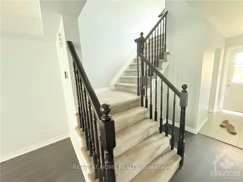 Photo 8 of 106 Lanceleaf Way, Ottawa, Kanata - Emerald Meadows/Trailwest — HOMEH