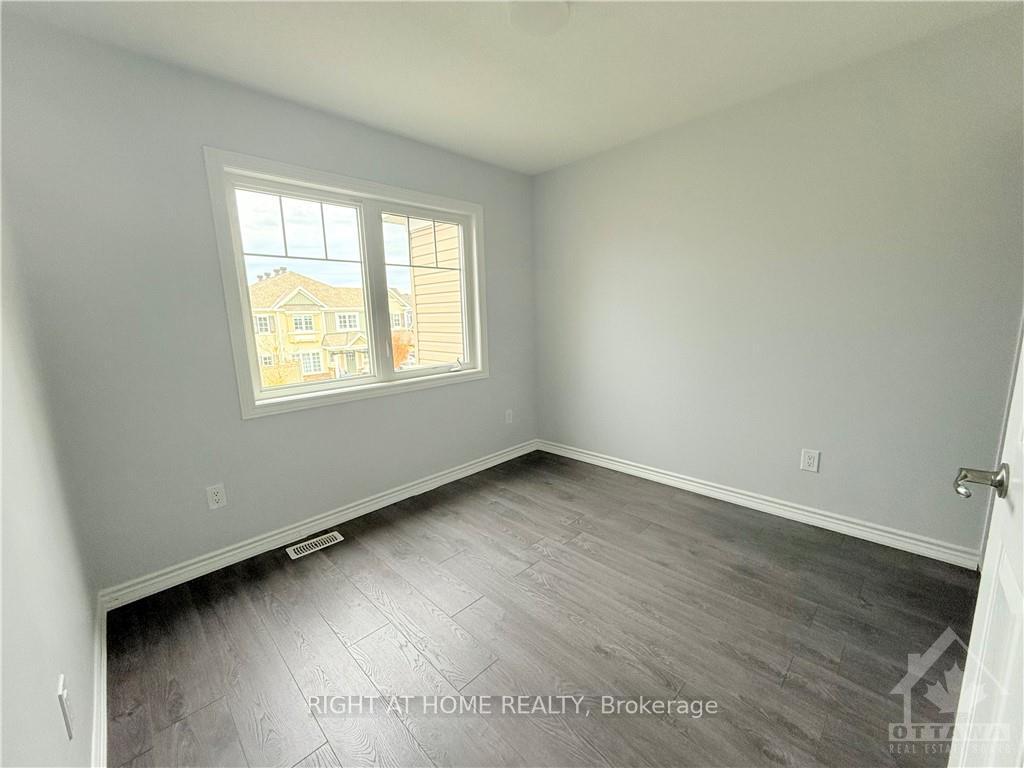 Photo 11 of 106 Lanceleaf Way, Ottawa, Kanata - Emerald Meadows/Trailwest — HOMEH
