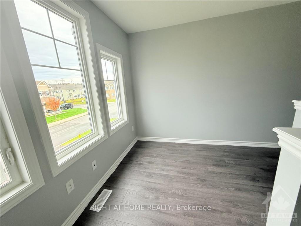 Photo 12 of 106 Lanceleaf Way, Ottawa, Kanata - Emerald Meadows/Trailwest — HOMEH
