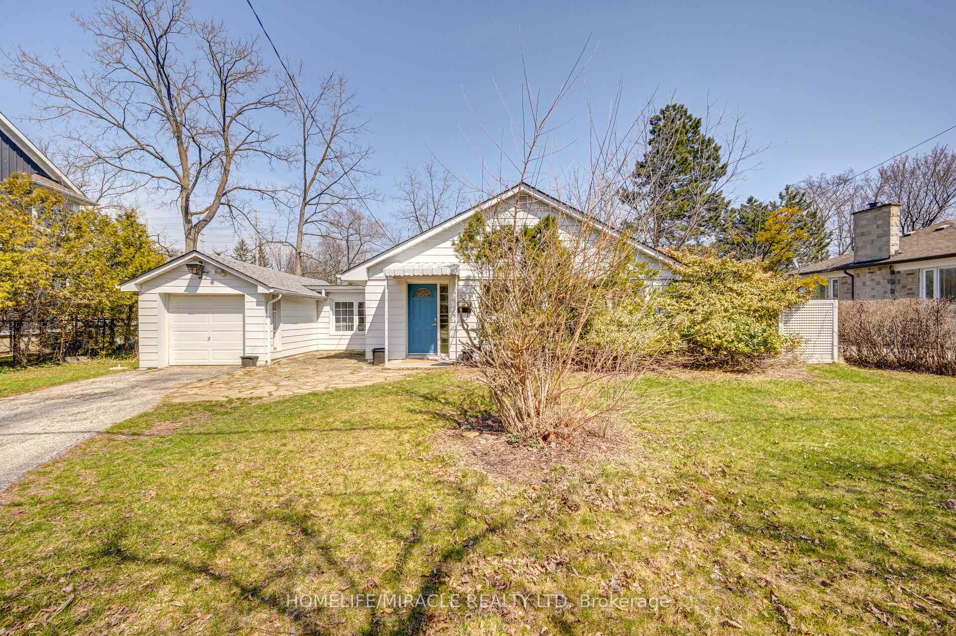 Front of 1235 Old River Road