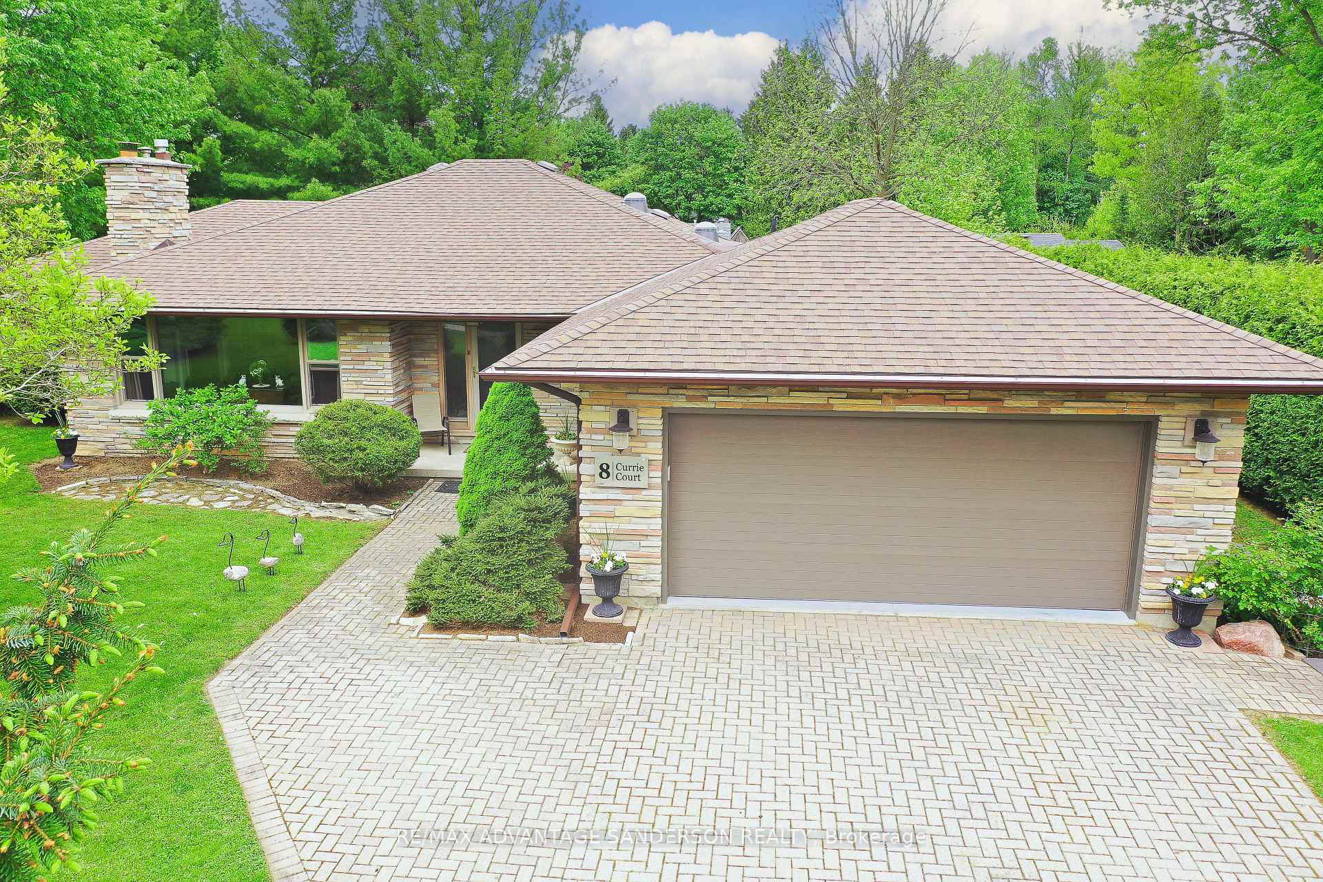 Photo 4 of 8 Currie Court, Middlesex Centre, Poplar Hill — HOMEH