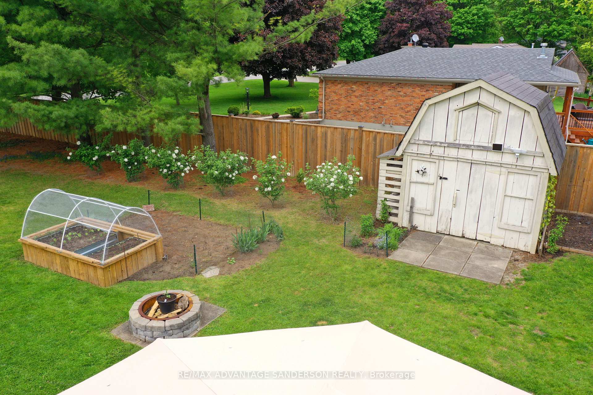 Photo 10 of 8 Currie Court, Middlesex Centre, Poplar Hill — HOMEH