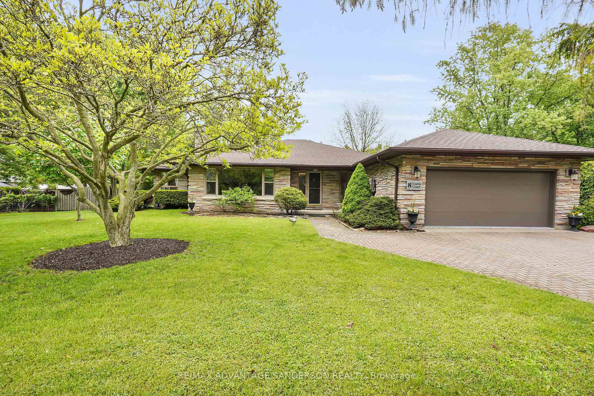 Photo 45 of 8 Currie Court, Middlesex Centre, Poplar Hill — HOMEH
