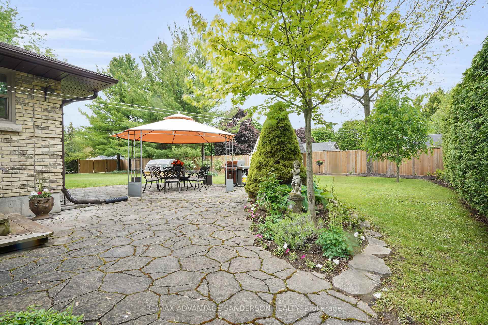 Photo 46 of 8 Currie Court, Middlesex Centre, Poplar Hill — HOMEH