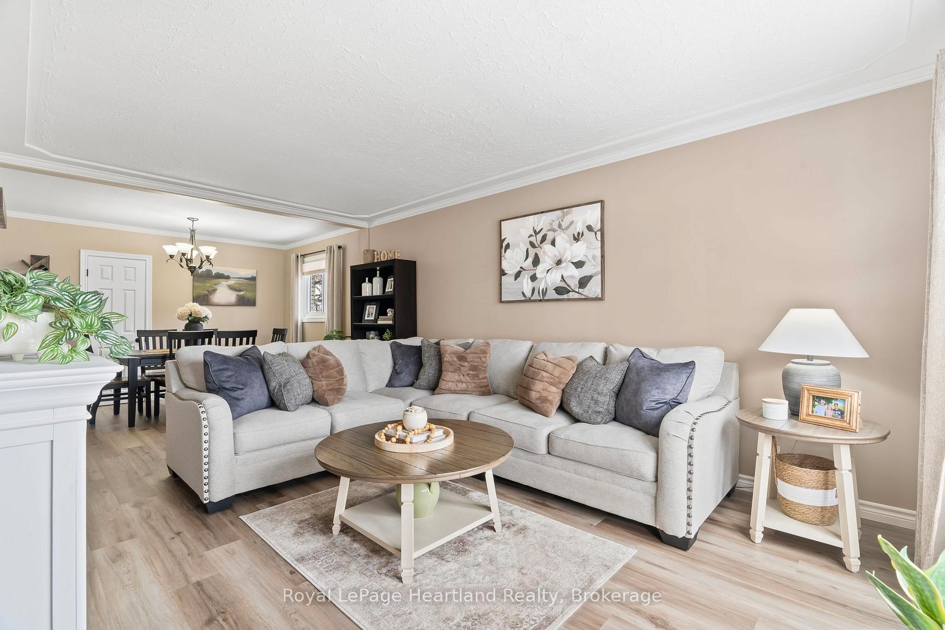 Photo 9 of 465 Main Street W, Minto — HOMEH