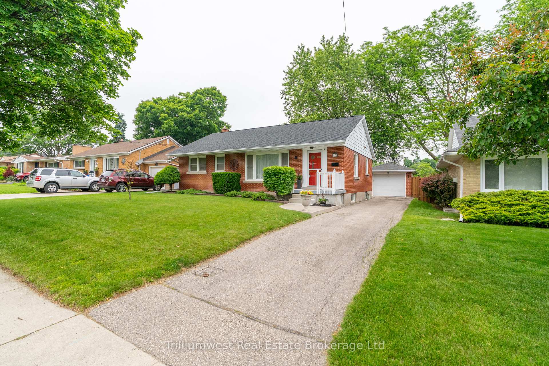 Photo 2 of 126 Melrose Avenue, Kitchener — HOMEH