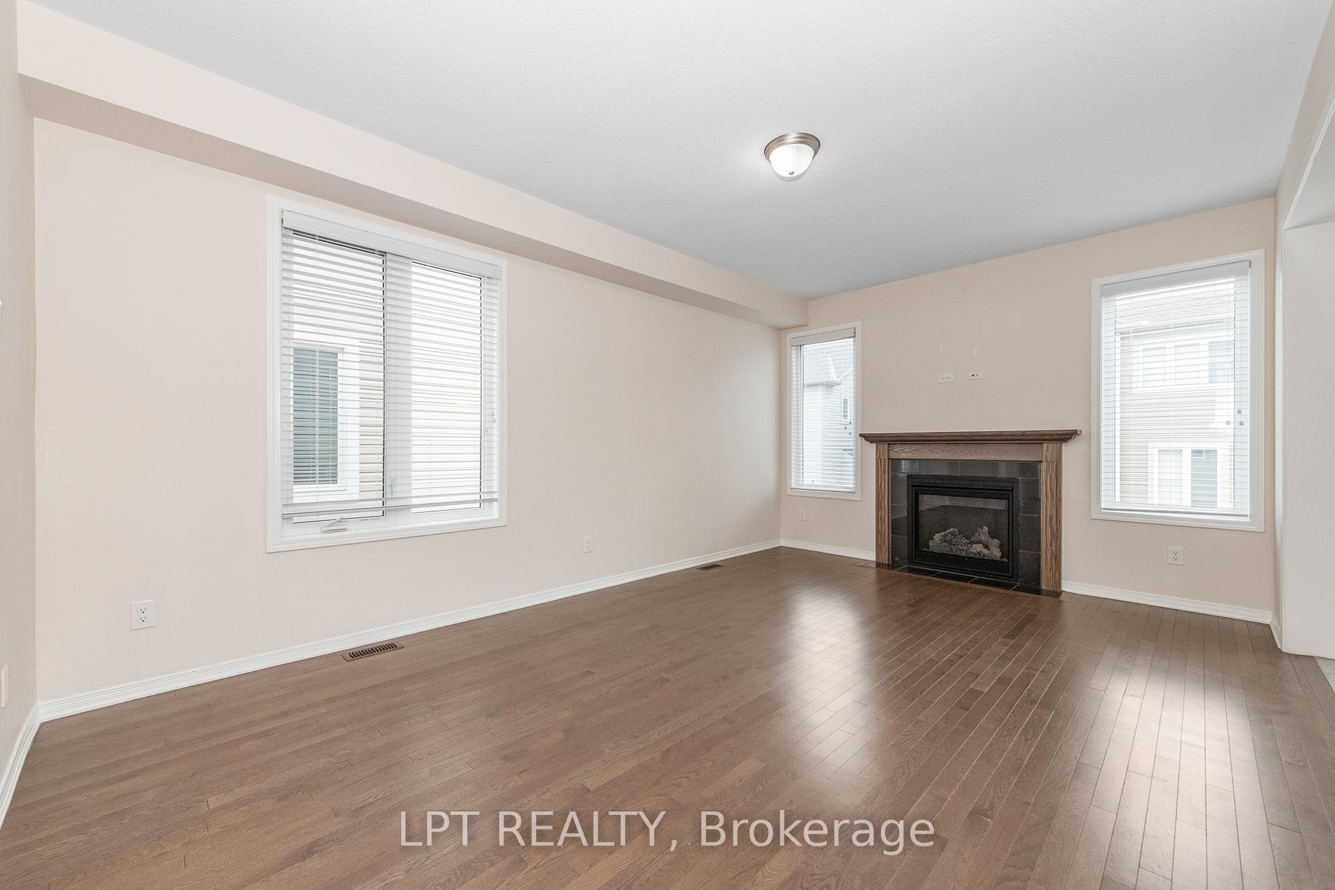 Photo 4 of 618 Silver Spruce Way, Ottawa, Kanata - Emerald Meadows/Trailwest — HOMEH