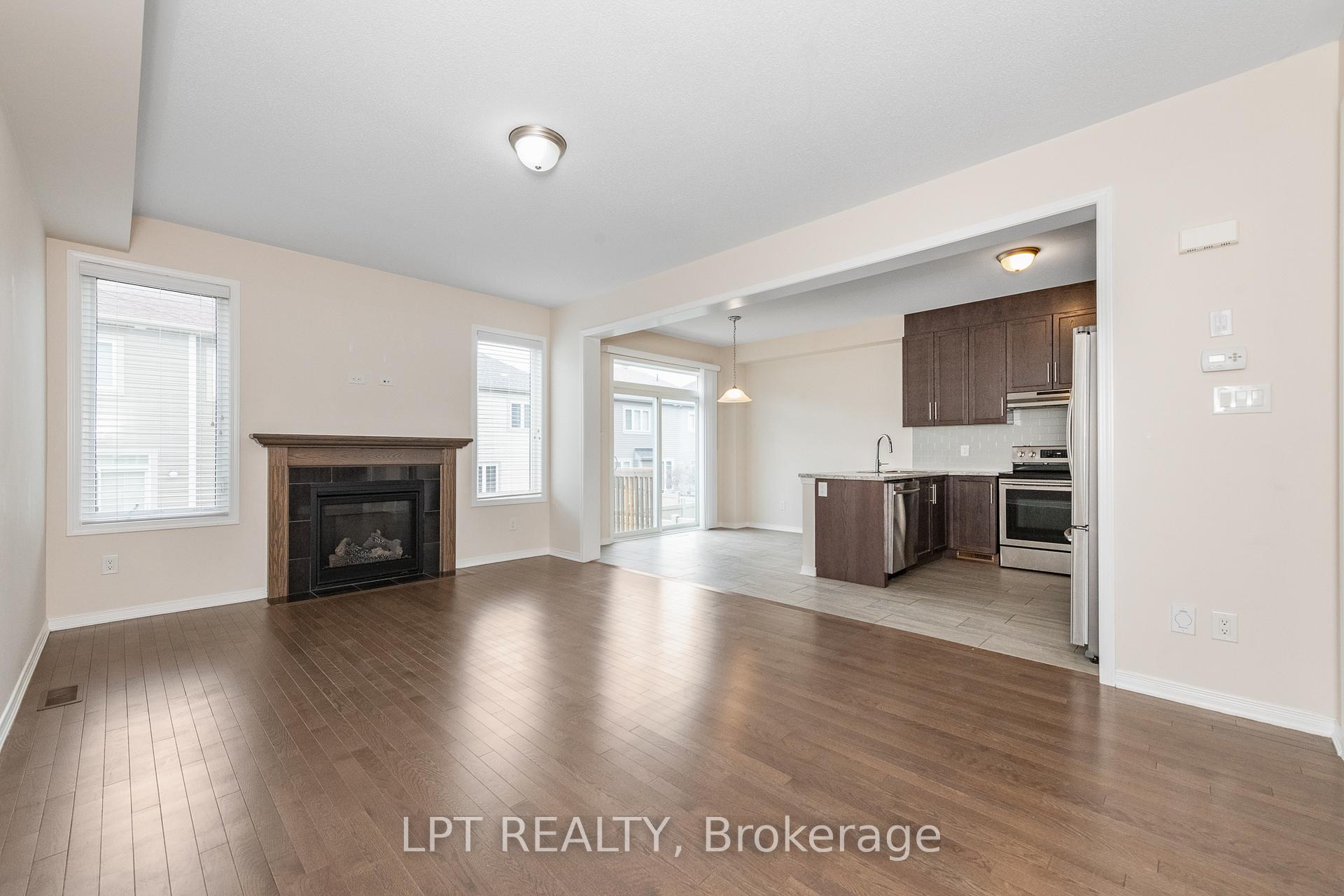 Photo 5 of 618 Silver Spruce Way, Ottawa, Kanata - Emerald Meadows/Trailwest — HOMEH