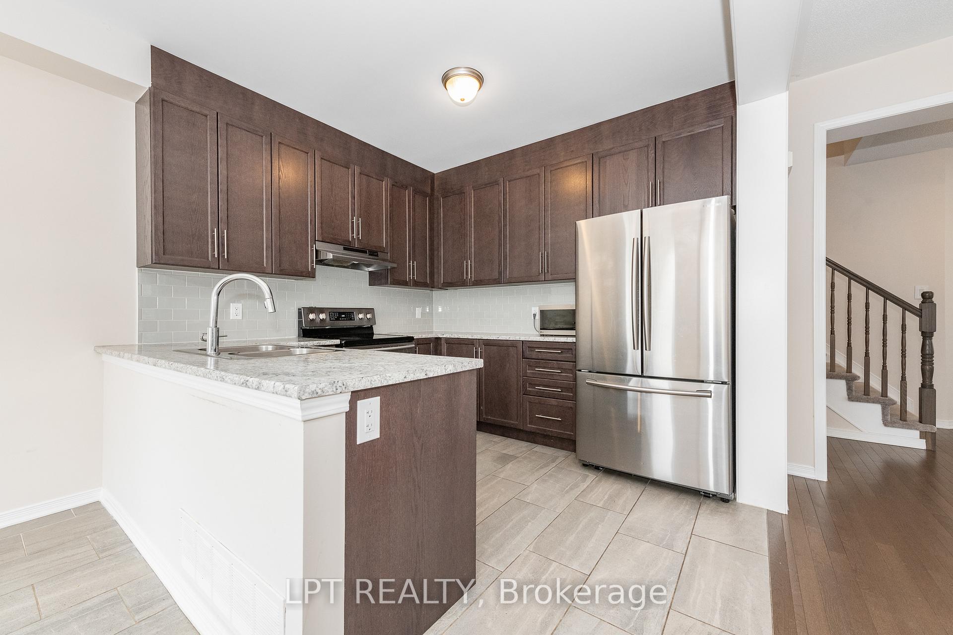 Photo 7 of 618 Silver Spruce Way, Ottawa, Kanata - Emerald Meadows/Trailwest — HOMEH