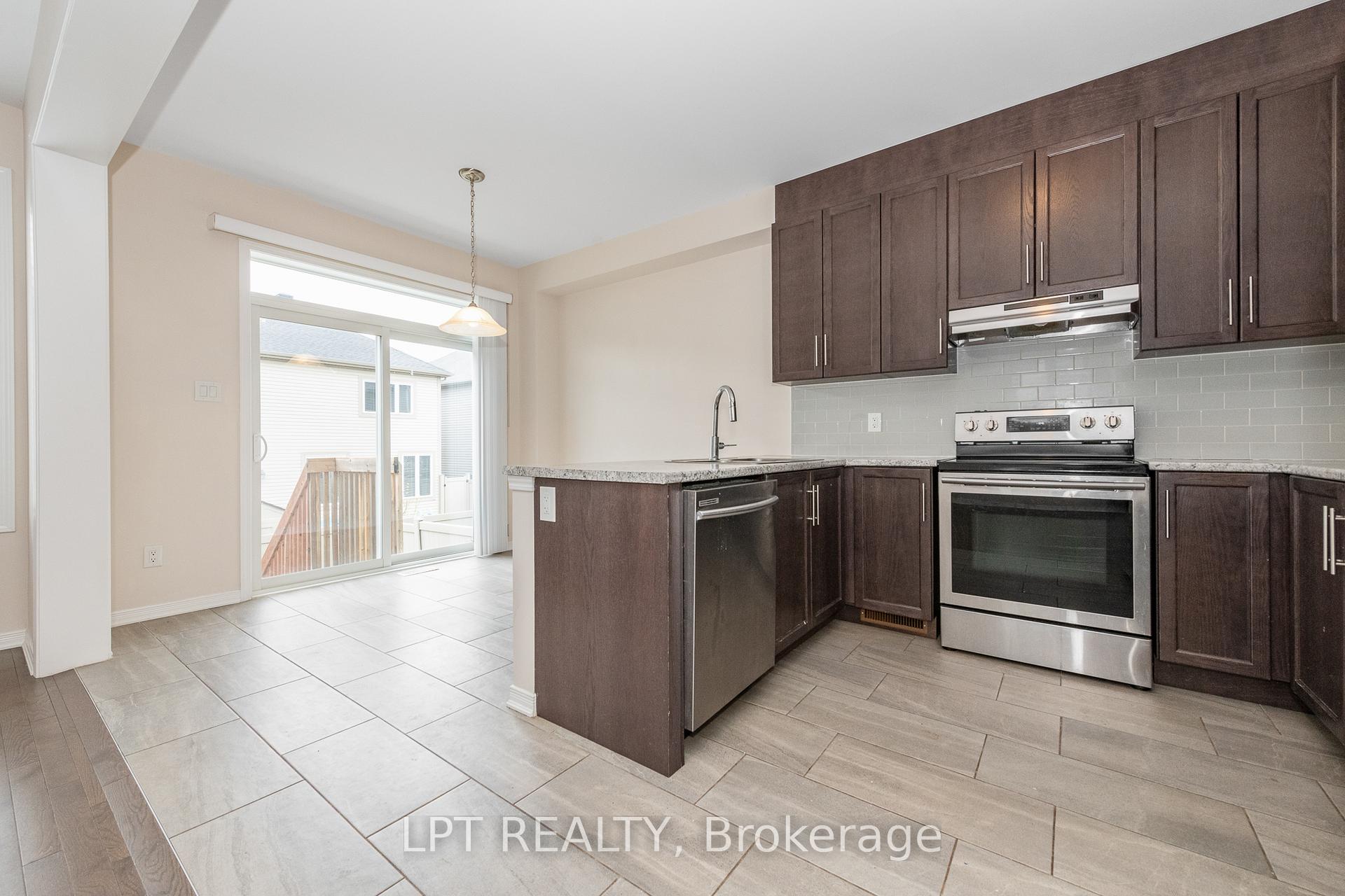 Photo 9 of 618 Silver Spruce Way, Ottawa, Kanata - Emerald Meadows/Trailwest — HOMEH