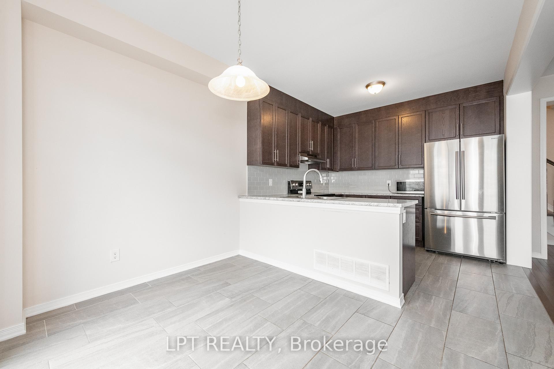 Photo 10 of 618 Silver Spruce Way, Ottawa, Kanata - Emerald Meadows/Trailwest — HOMEH