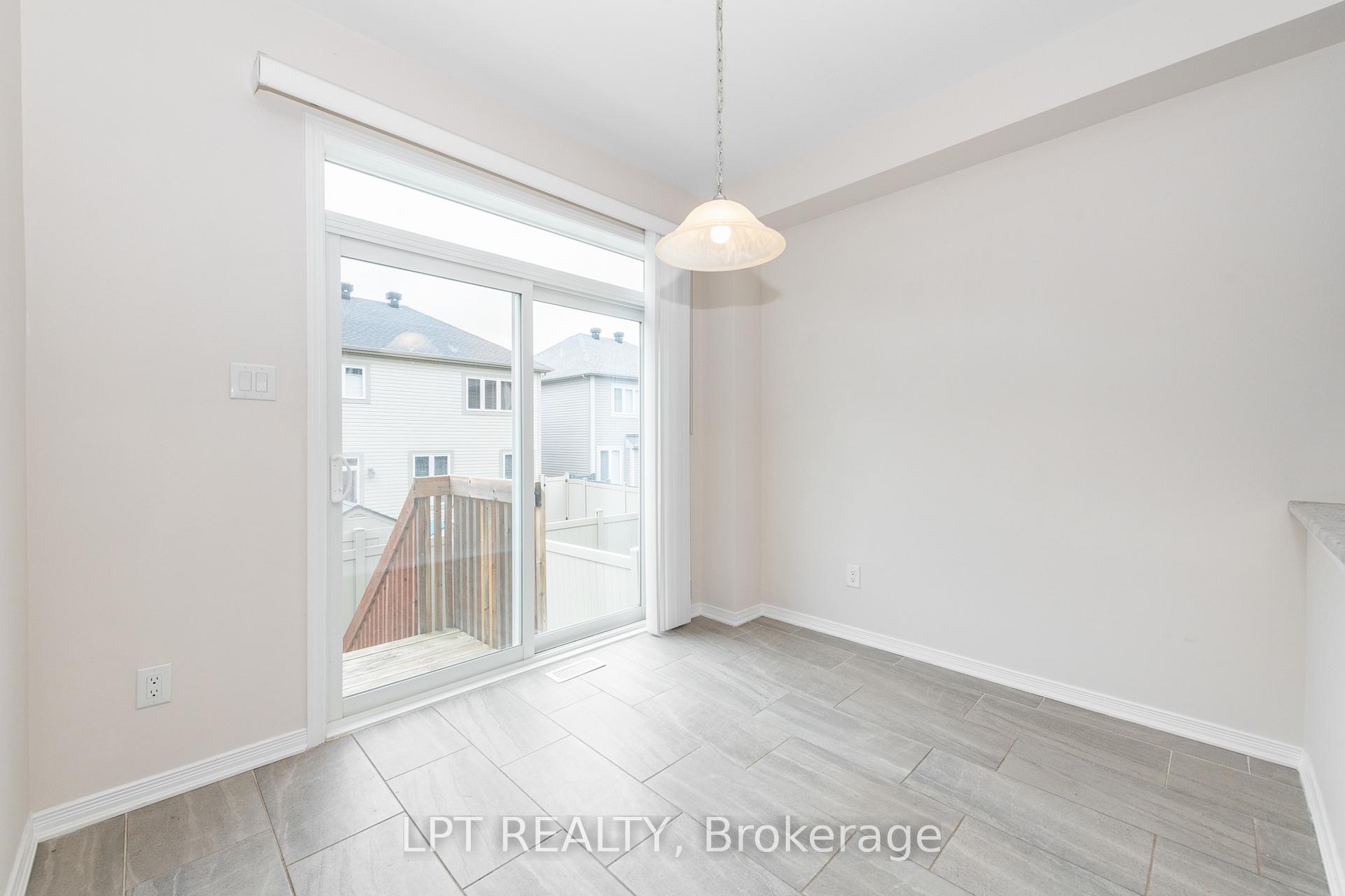 Photo 11 of 618 Silver Spruce Way, Ottawa, Kanata - Emerald Meadows/Trailwest — HOMEH