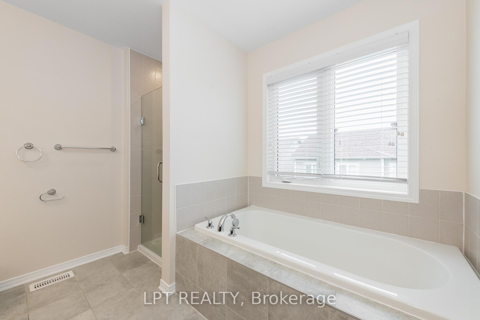 Photo 18 of 618 Silver Spruce Way, Ottawa, Kanata - Emerald Meadows/Trailwest — HOMEH