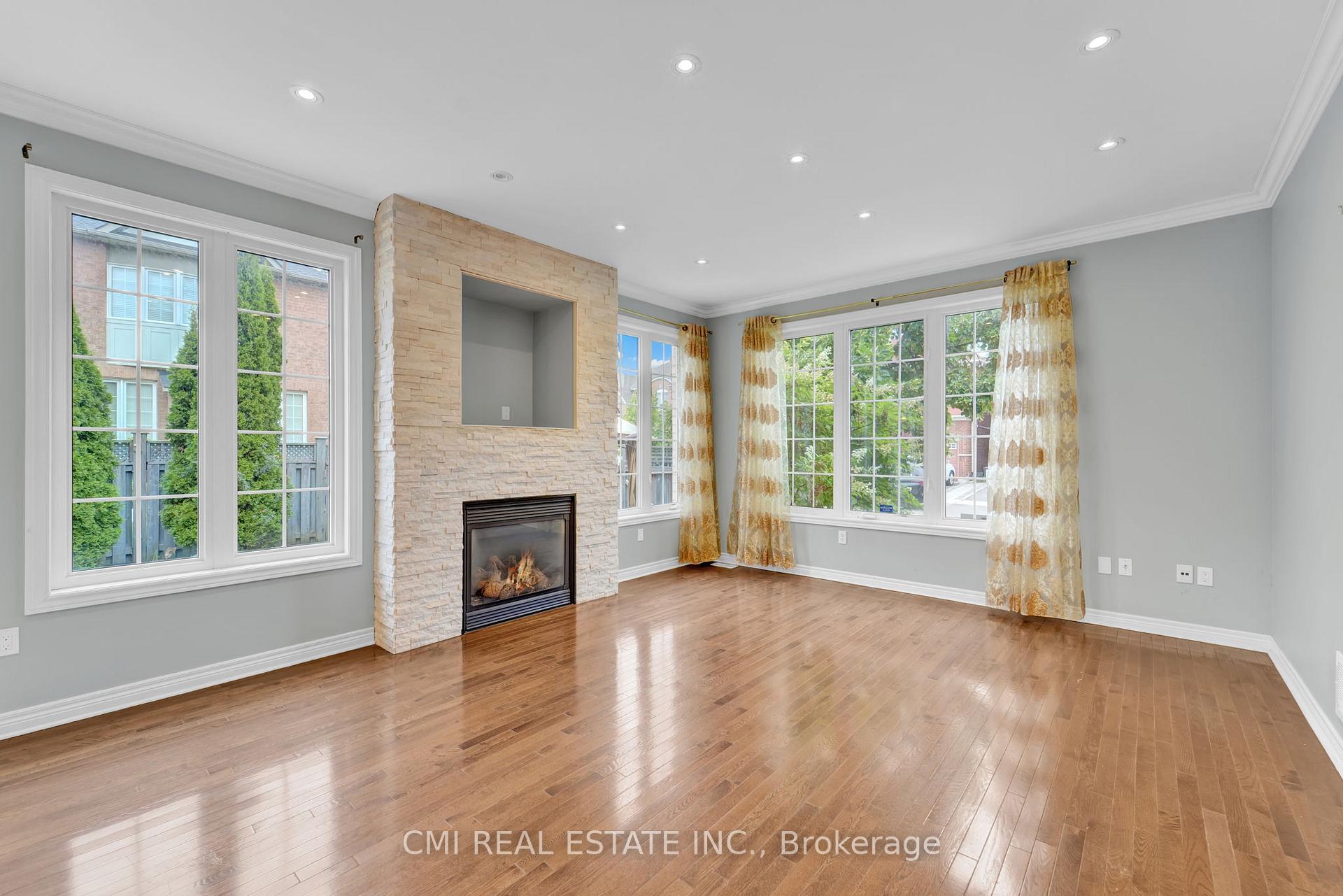 Photo 10 of 32 Hislop Drive, Markham, Box Grove — HOMEH