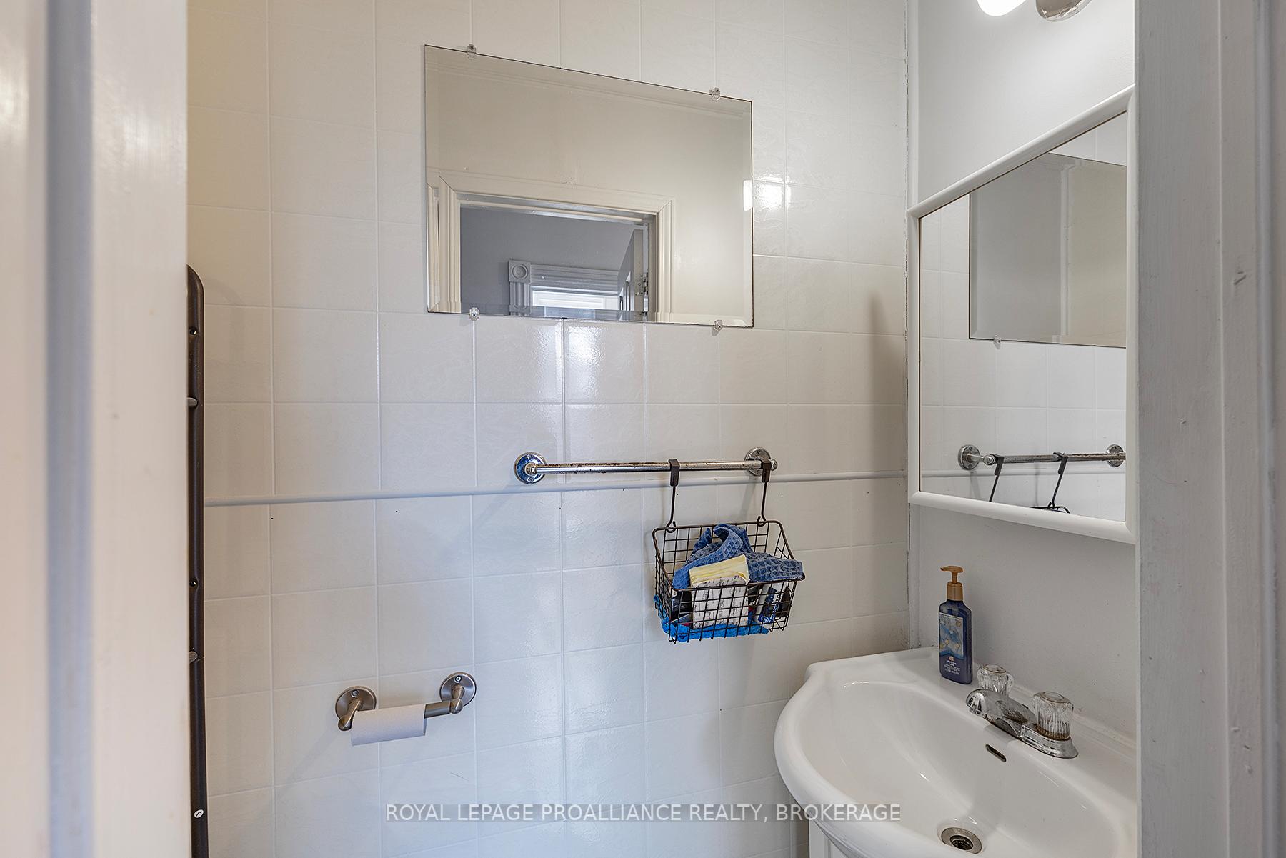 Photo 23 of 235 Alfred Street, Kingston, Central City East — HOMEH