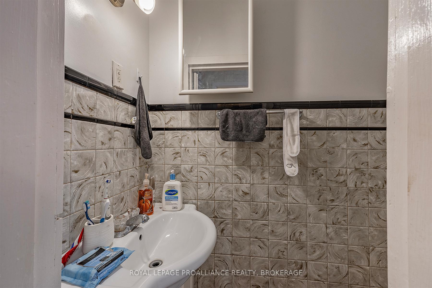 Photo 40 of 235 Alfred Street, Kingston, Central City East — HOMEH