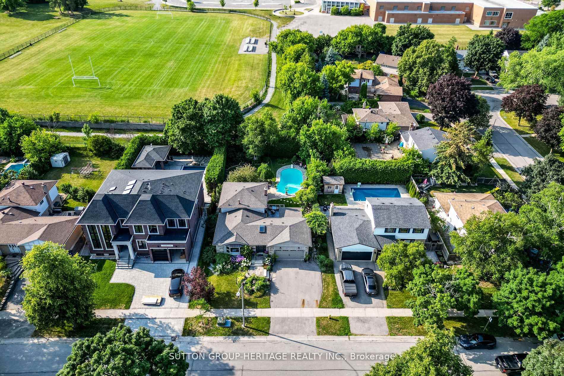 Photo 3 of 47 Pringle Avenue, Markham, Markham Village — HOMEH