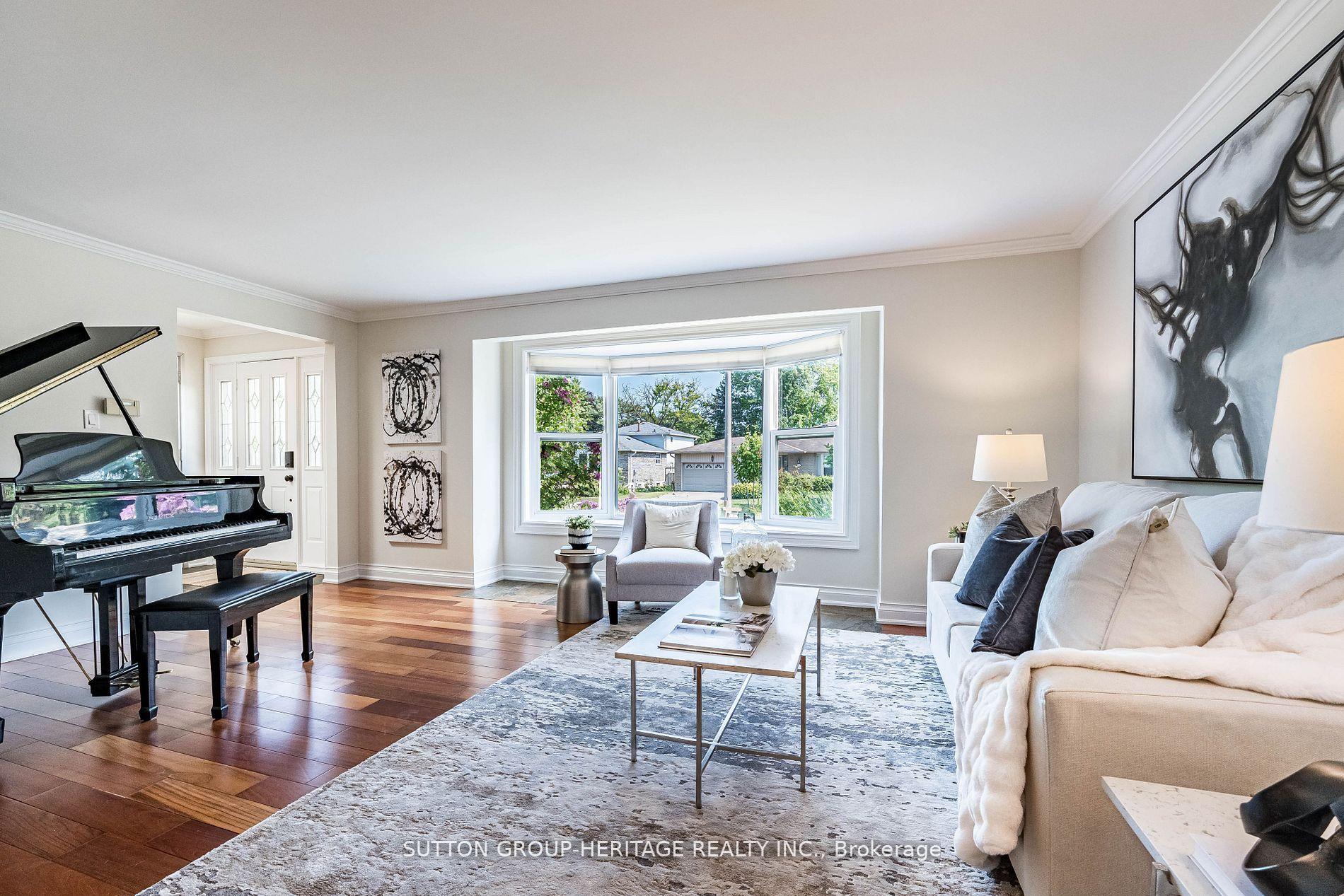 Photo 4 of 47 Pringle Avenue, Markham, Markham Village — HOMEH