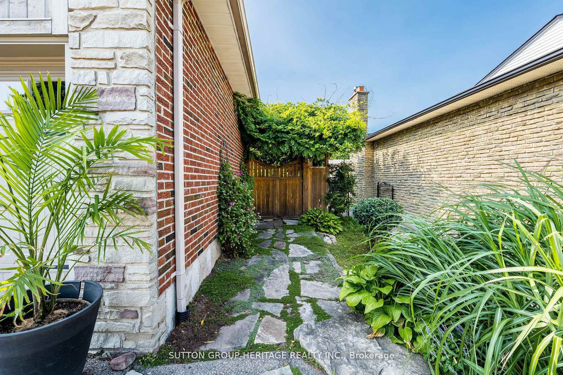 Photo 32 of 47 Pringle Avenue, Markham, Markham Village — HOMEH