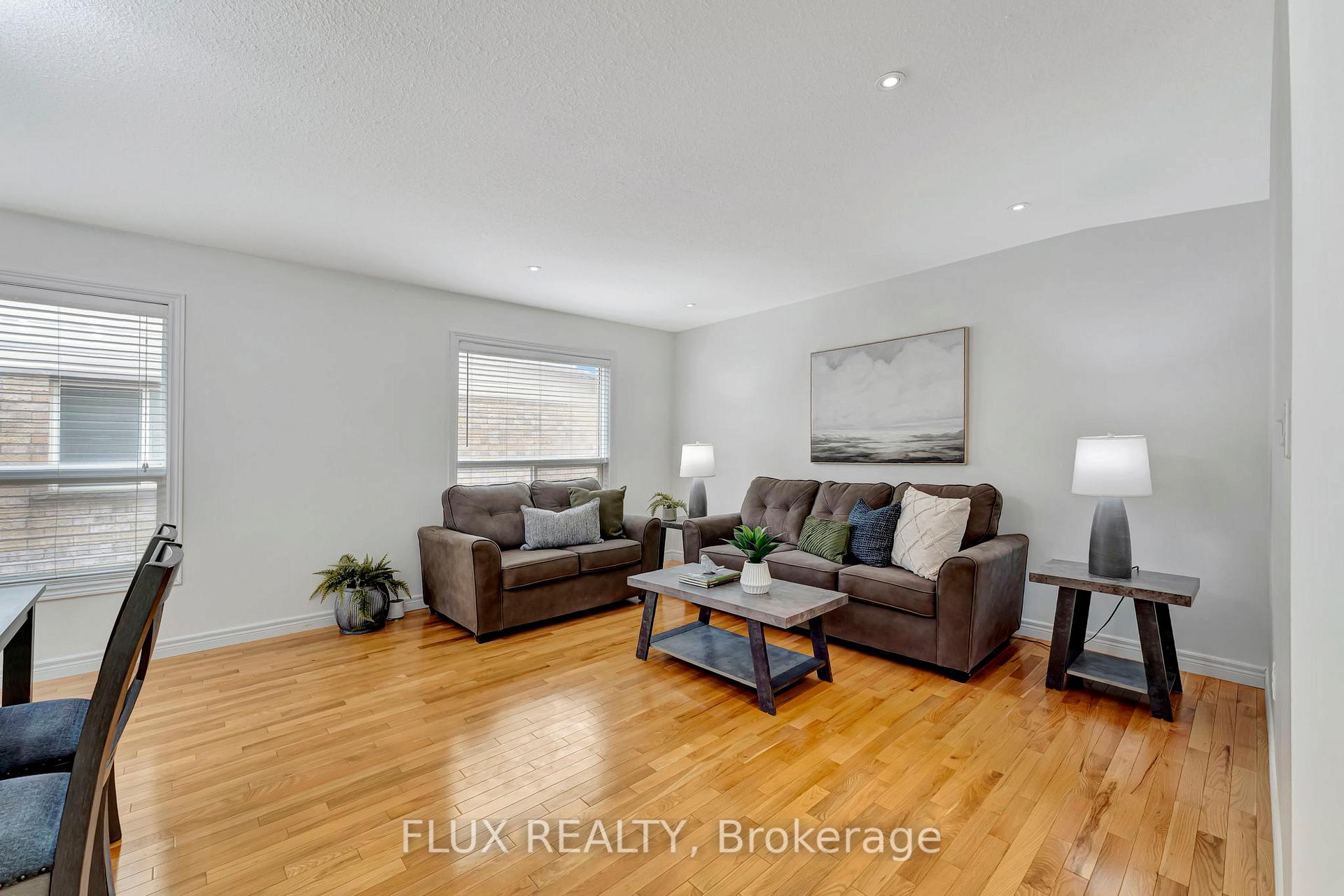 Photo 8 of 509 Pine Hollow Court, Kitchener — HOMEH