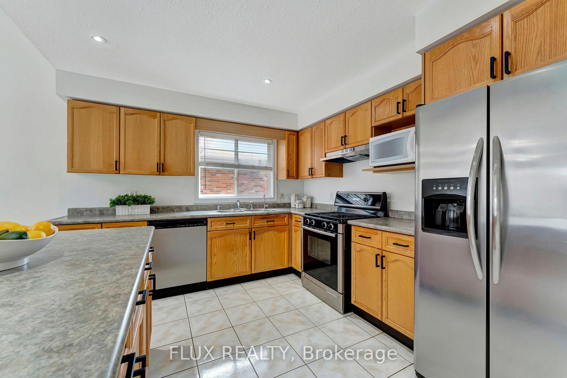 Photo 11 of 509 Pine Hollow Court, Kitchener — HOMEH