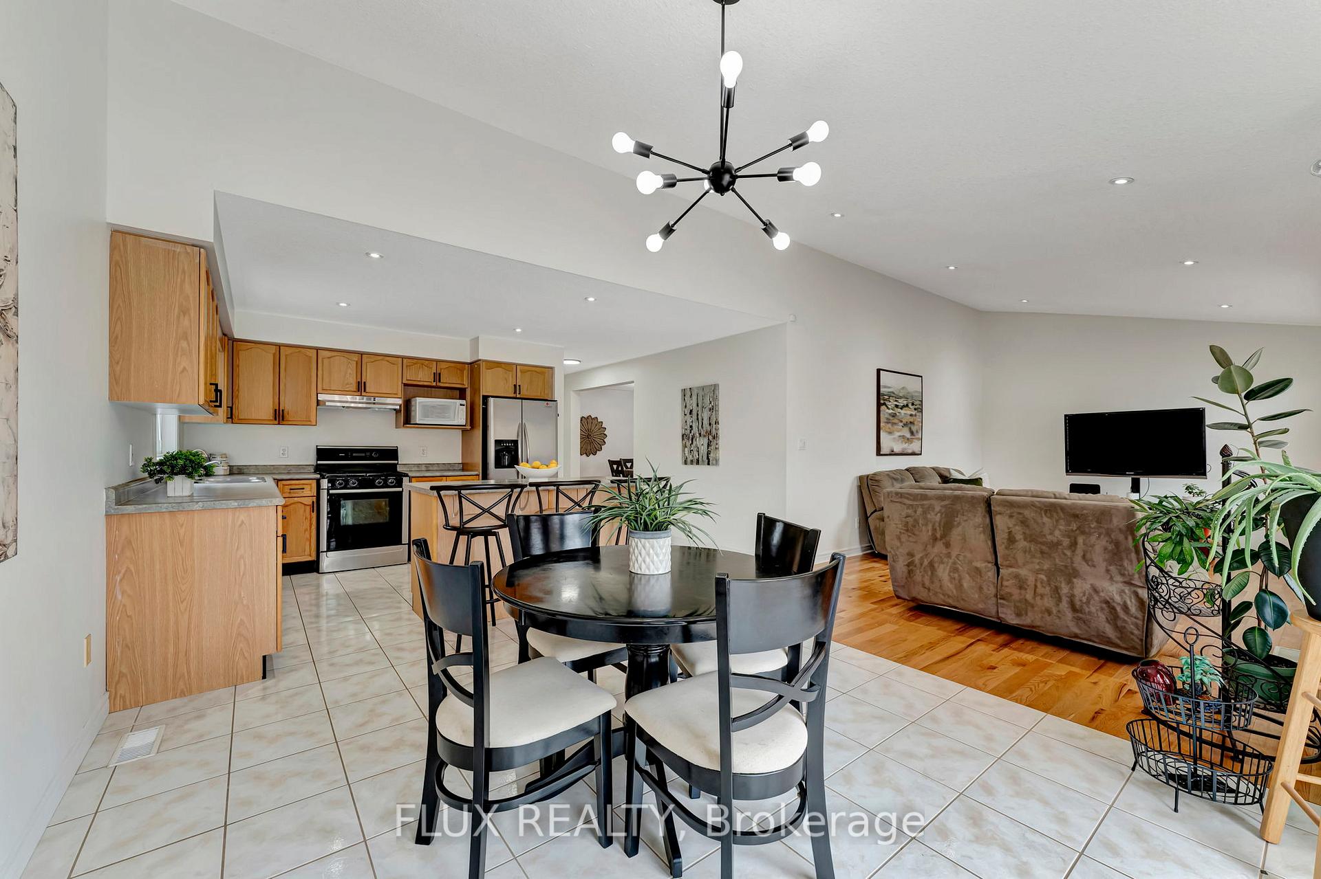 Photo 15 of 509 Pine Hollow Court, Kitchener — HOMEH