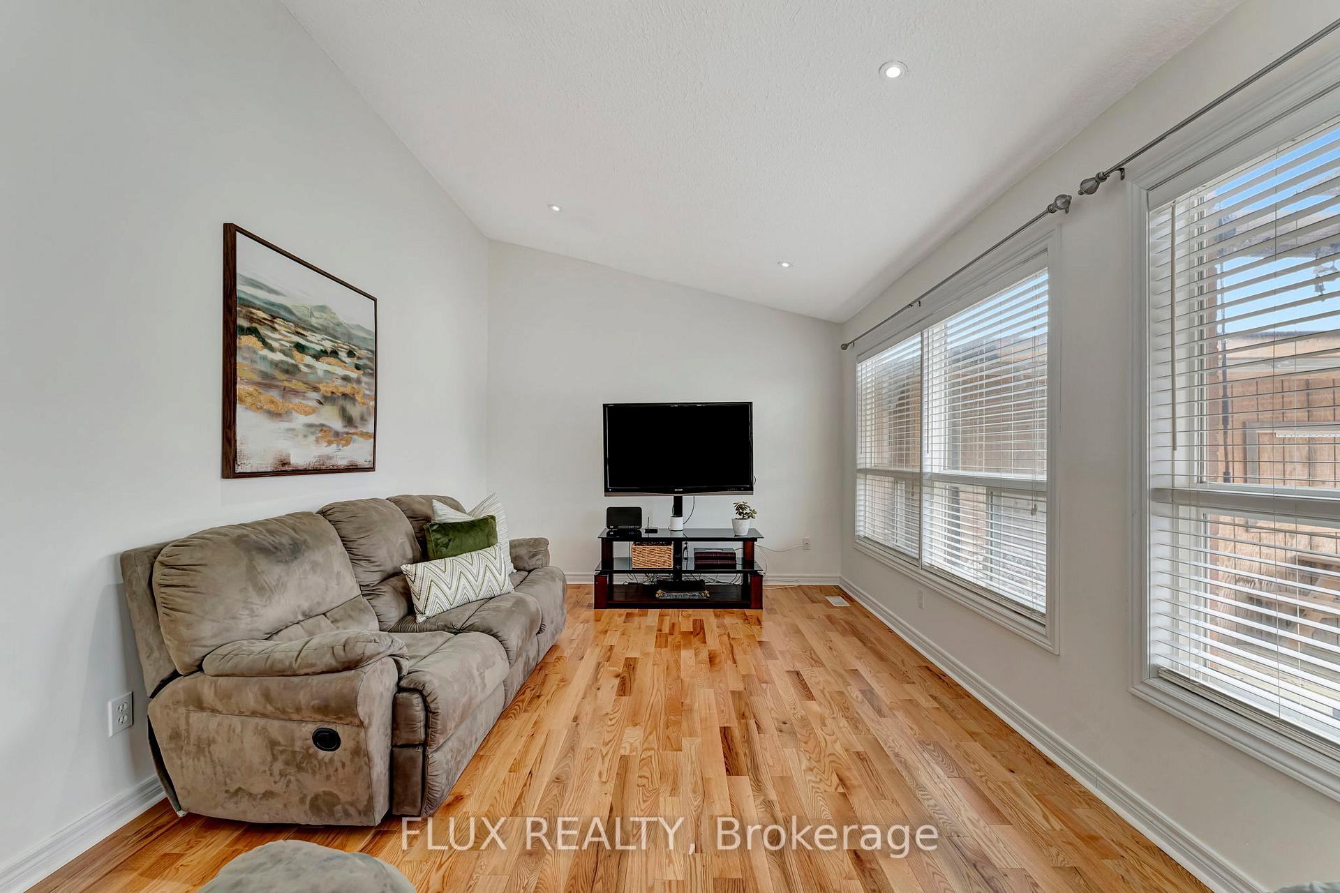 Photo 16 of 509 Pine Hollow Court, Kitchener — HOMEH