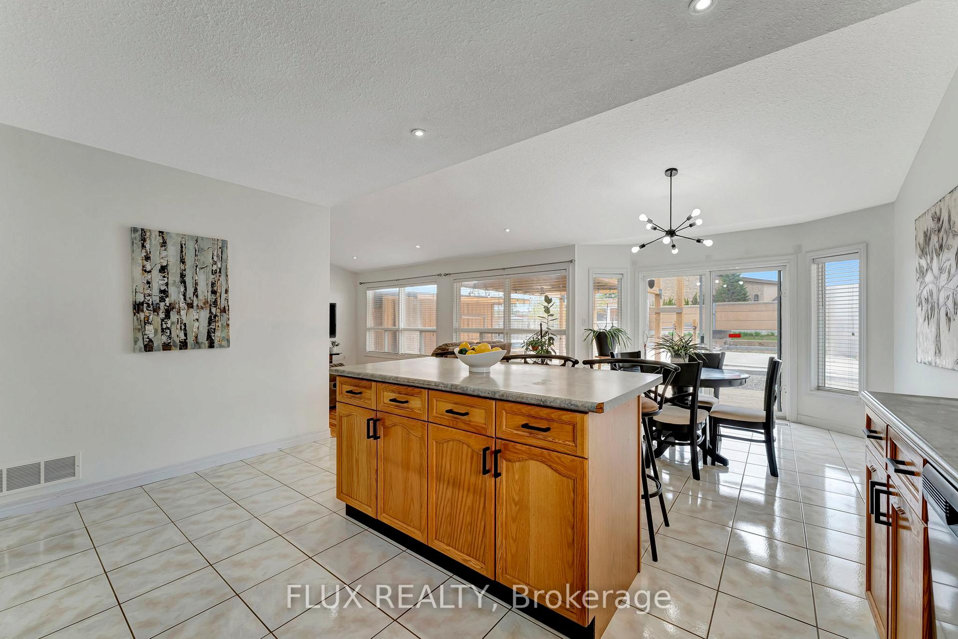 Photo 18 of 509 Pine Hollow Court, Kitchener — HOMEH