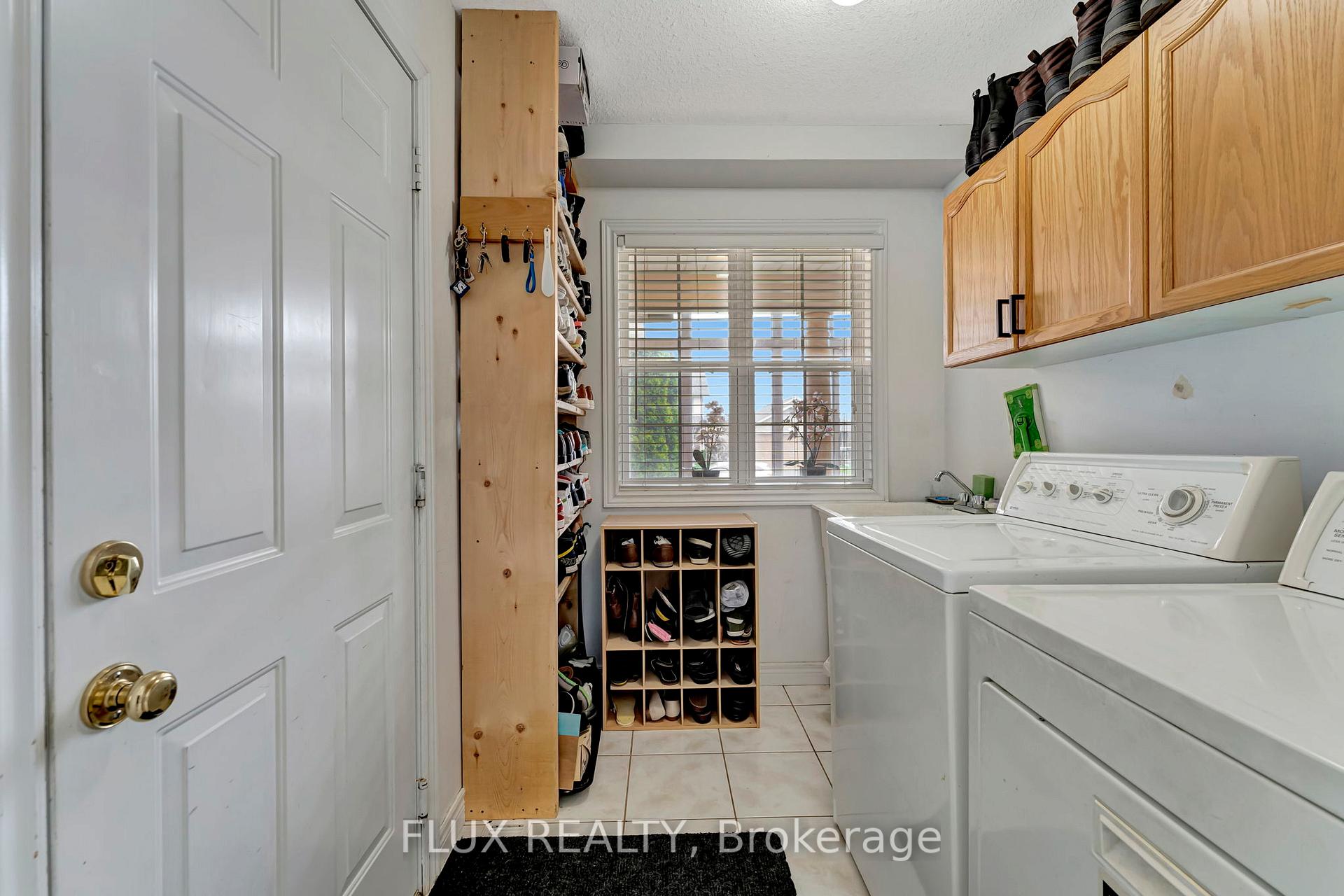 Photo 19 of 509 Pine Hollow Court, Kitchener — HOMEH