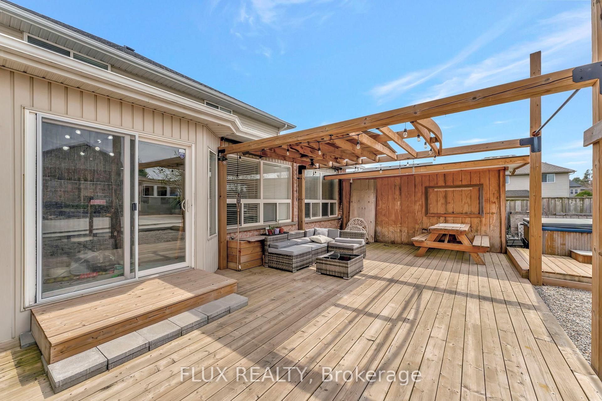Photo 43 of 509 Pine Hollow Court, Kitchener — HOMEH