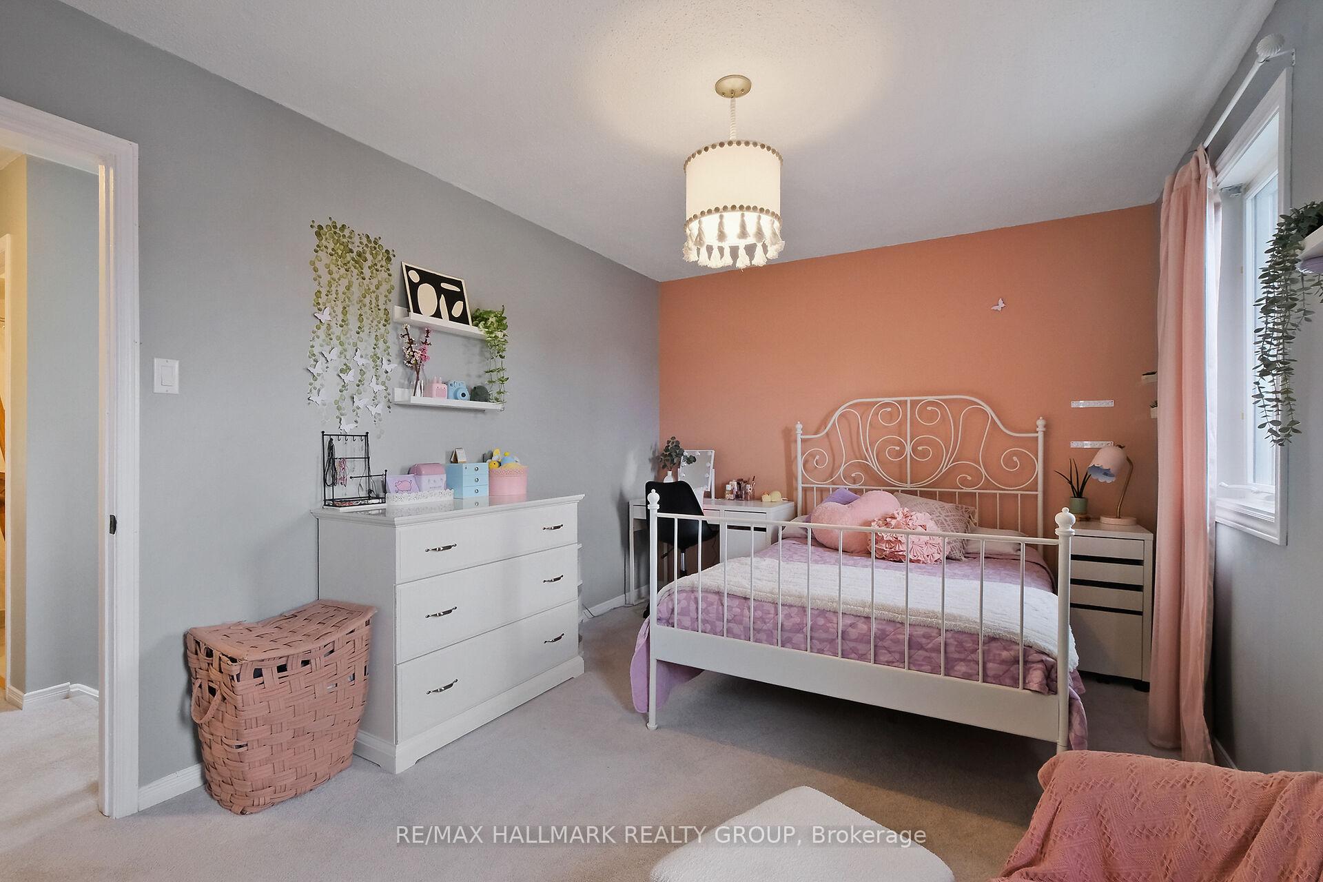 Photo 18 of 35 Willow Glen Drive, Ottawa, Kanata - Bridlewood — HOMEH