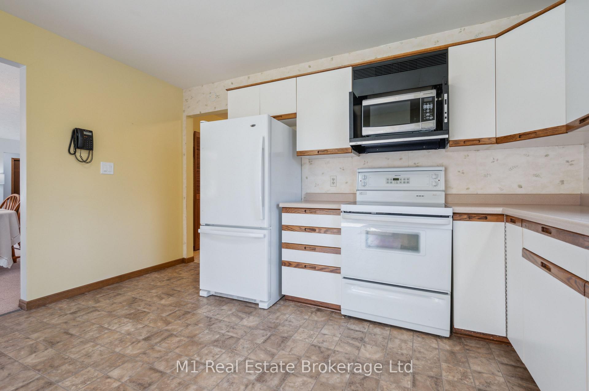 Photo 14 of 27 Geddes Street W, Minto — HOMEH